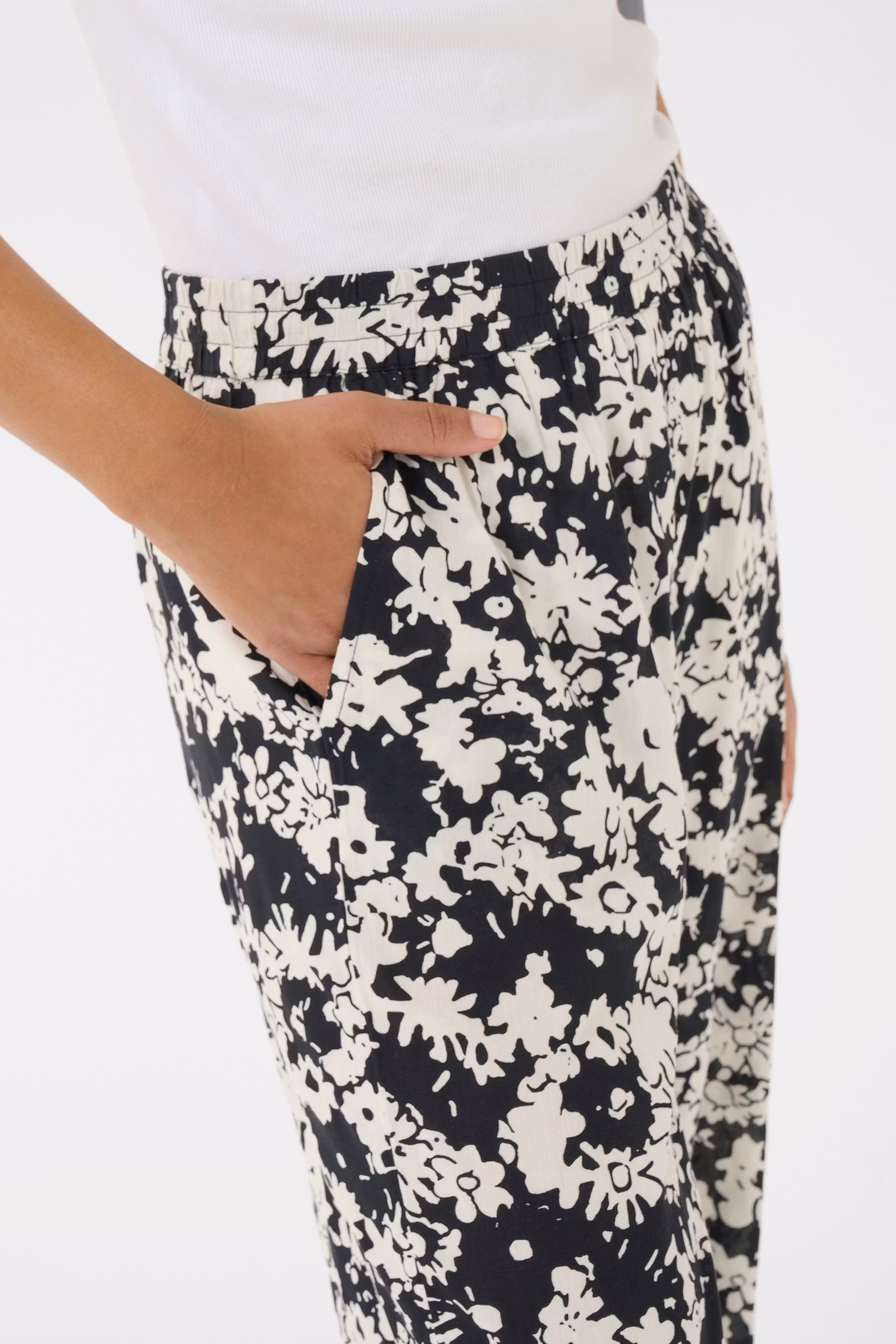 BPliah Hose LOOKBOOK DETAIL 10590876-107507B