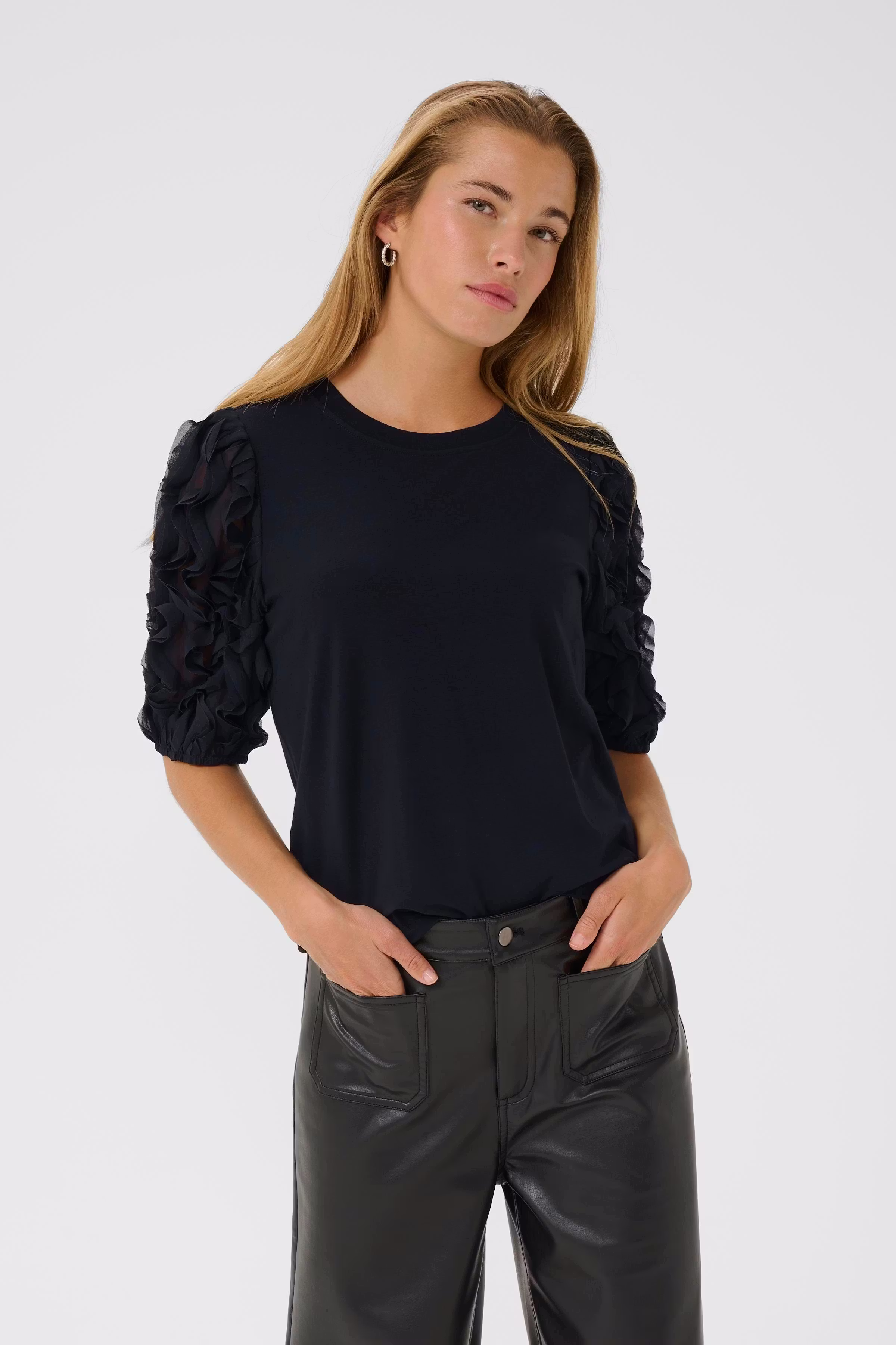 KAlinda T-shirt LOOKBOOK FRONT 10511006-100121