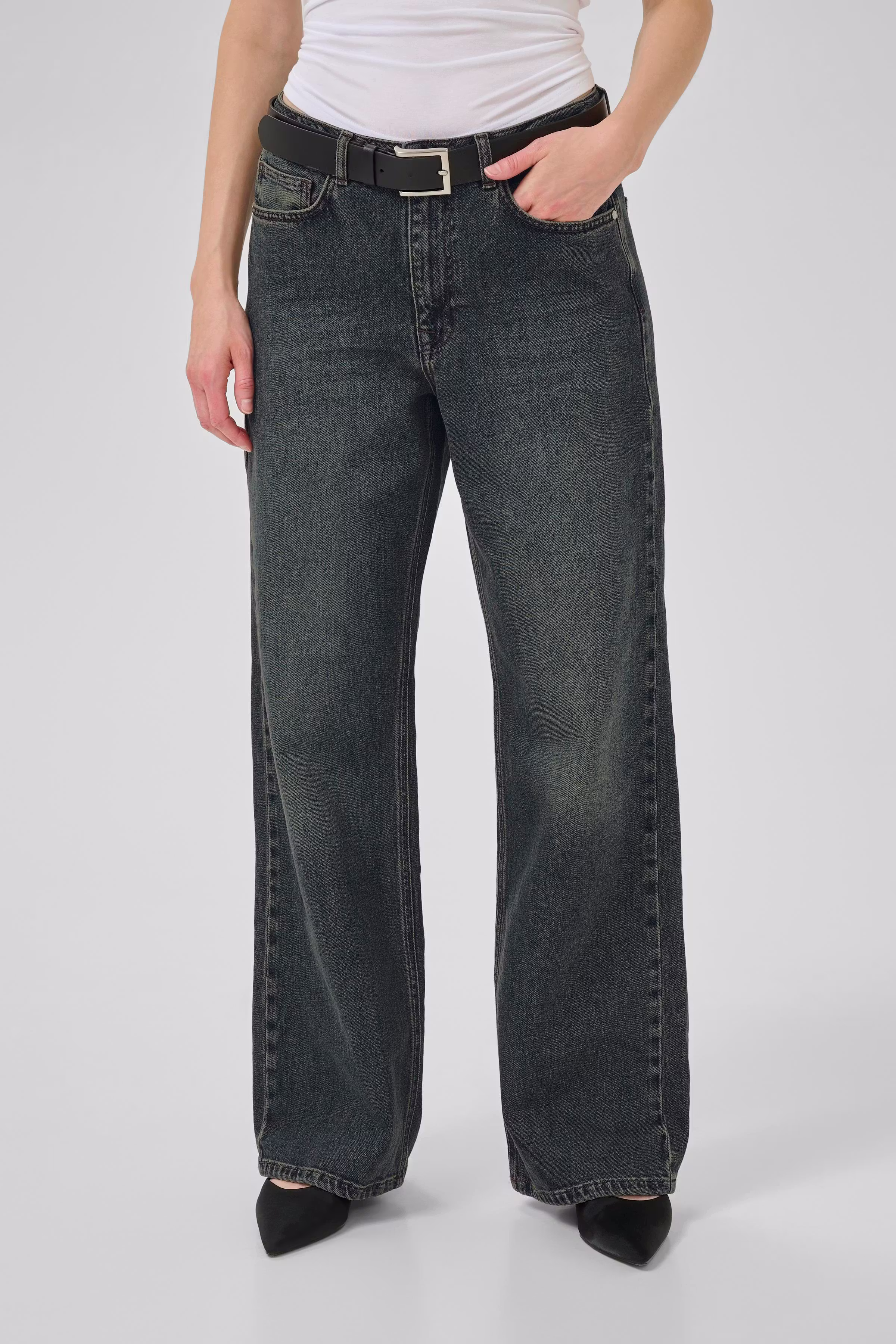 05 THE LOUIS HIGH WIDE JEANS LOOKBOOK FRONT 10704222-100066