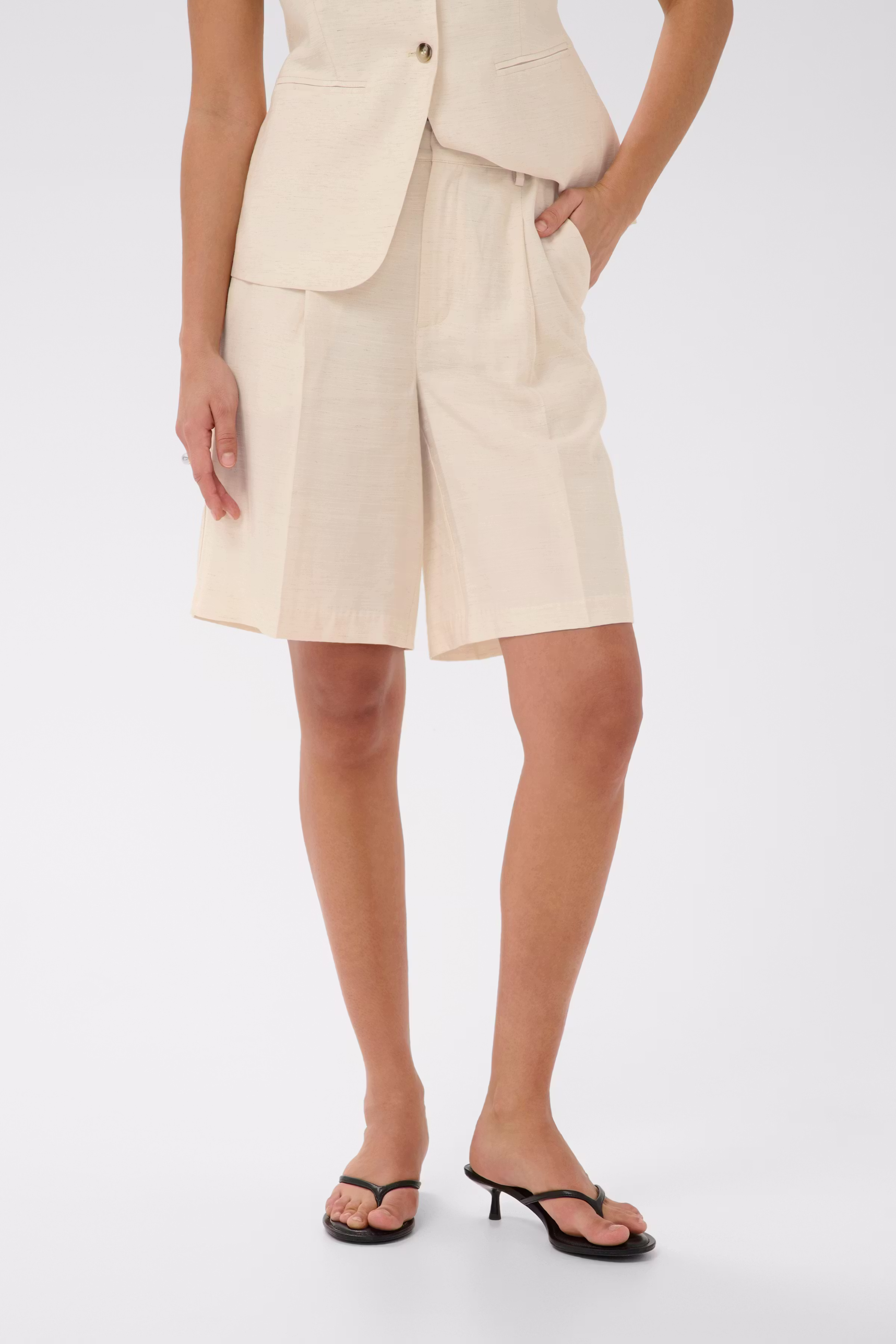 KAannetta Shorts LOOKBOOK FRONT 10511639-1513051