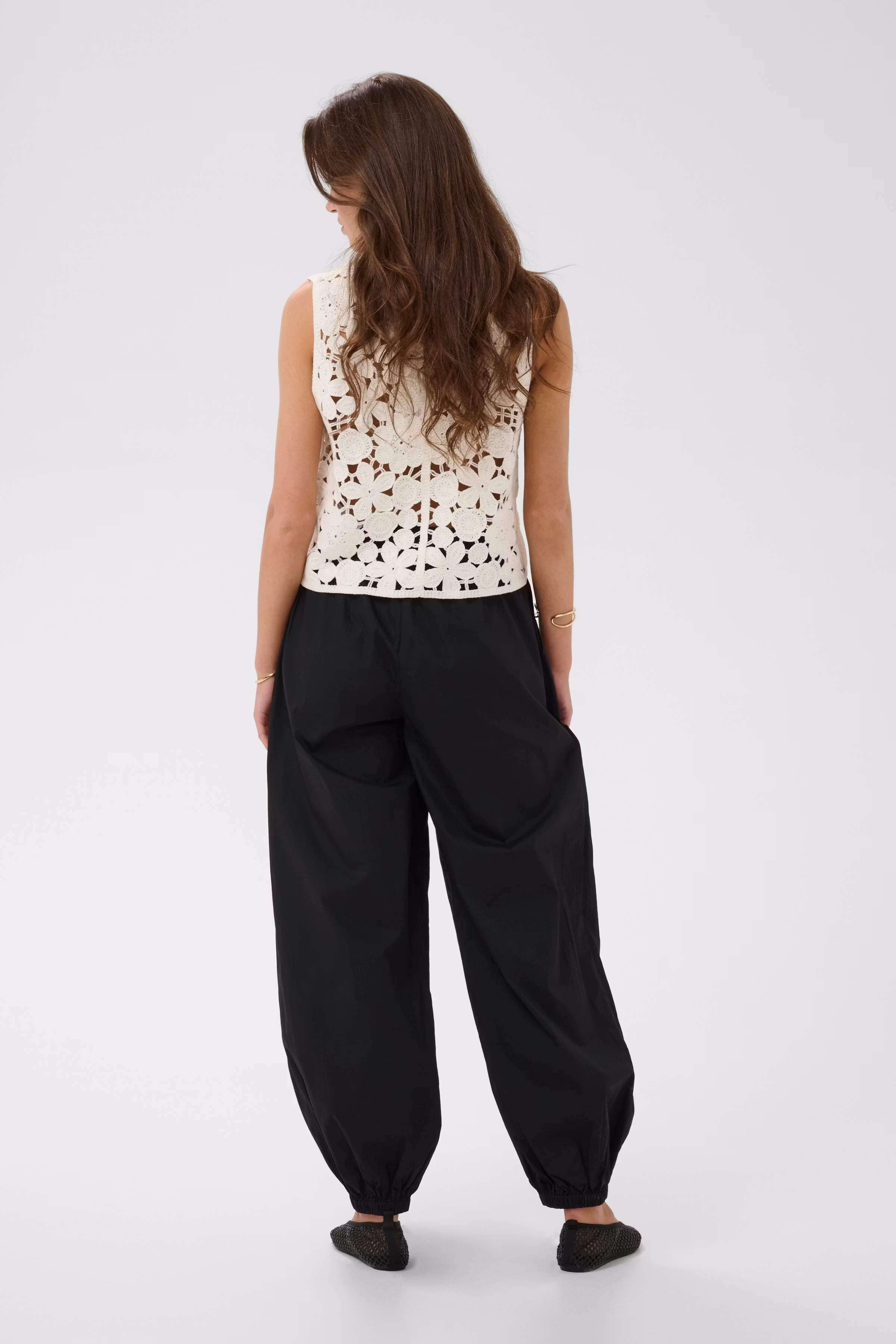CRBalua Hose LOOKBOOK BACK 10615689-100120