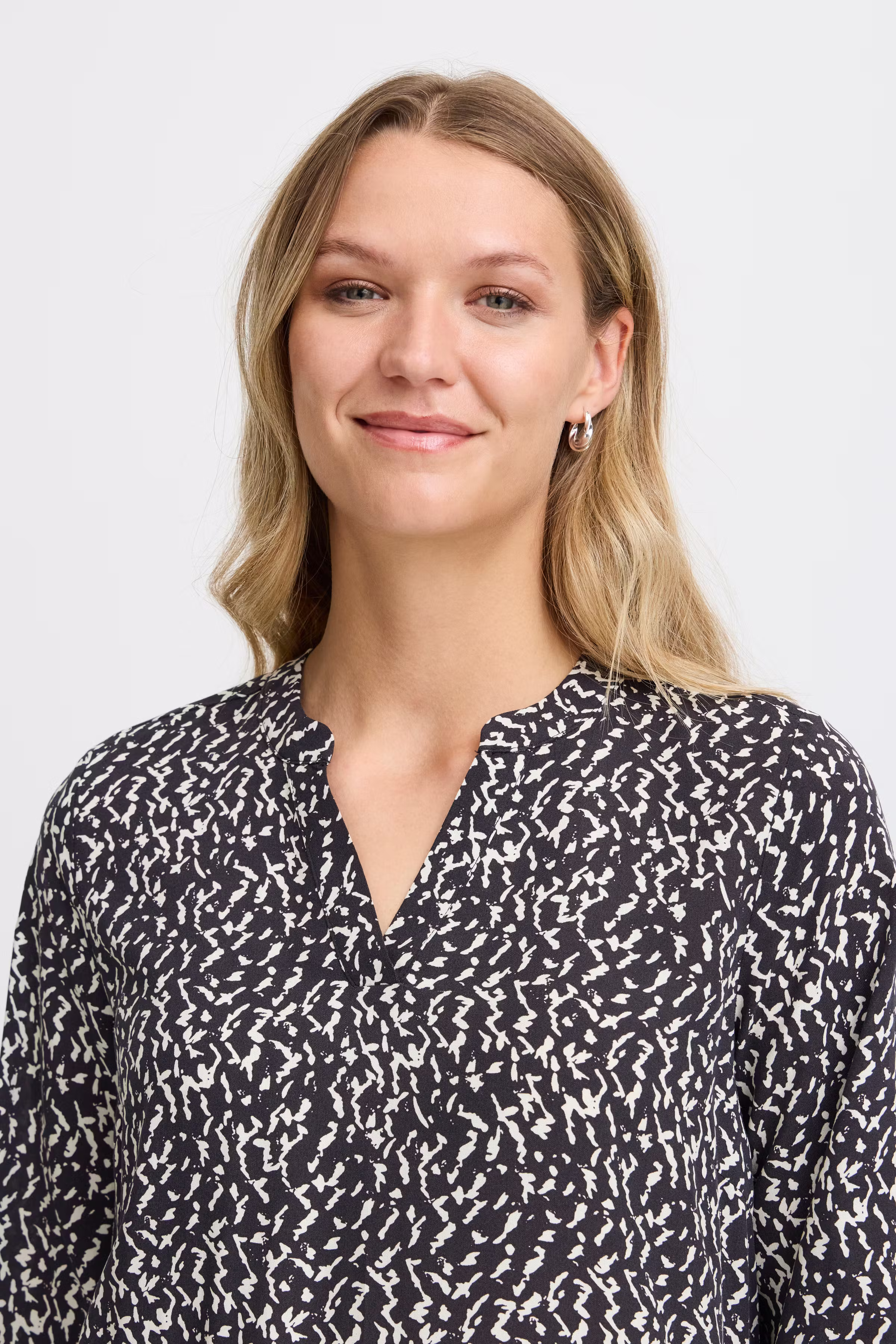 FRFLOWY Bluse LOOKBOOK DETAIL 20614106-203380