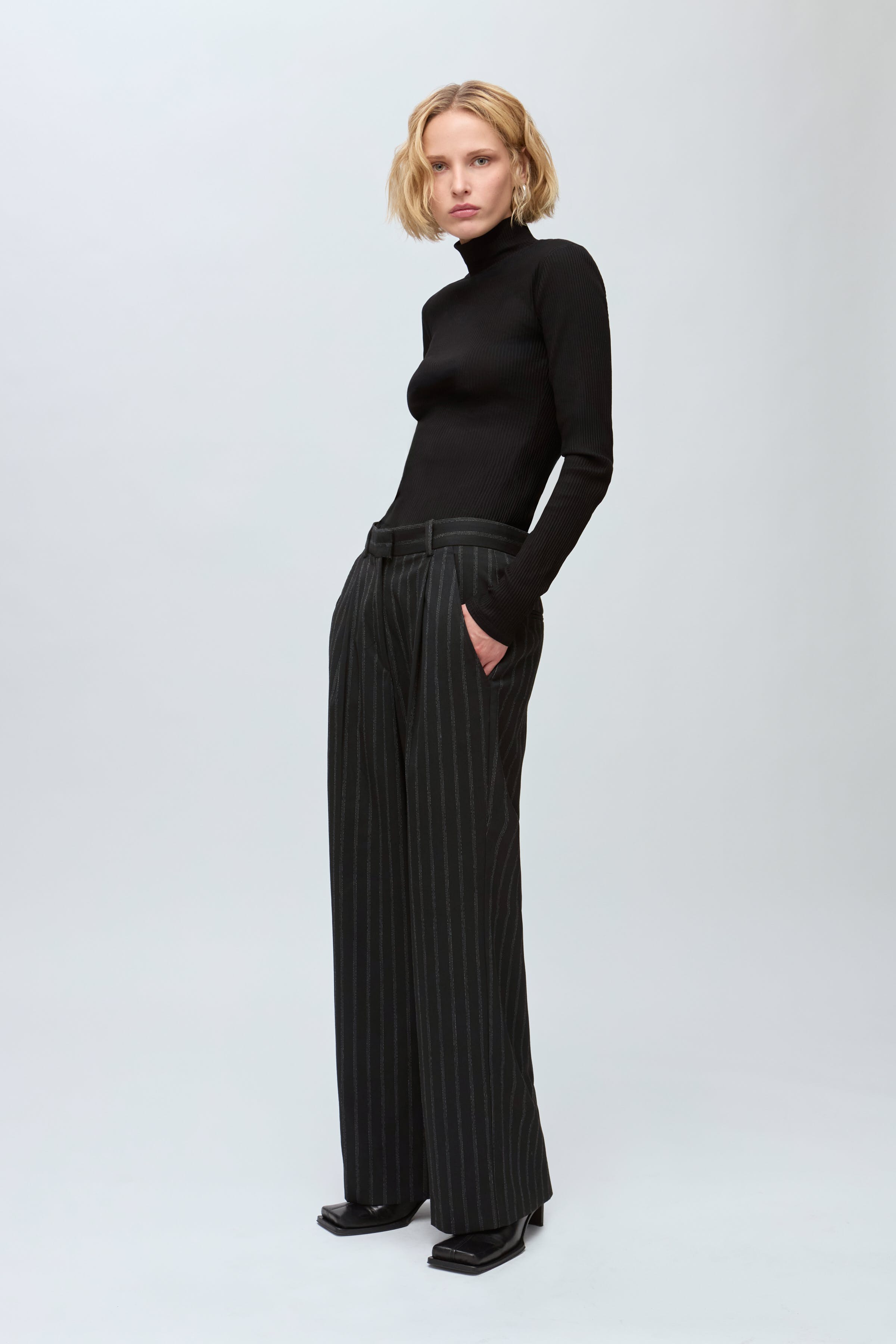 IOFemke Top LOOKBOOK FRONT 30600086-BK999