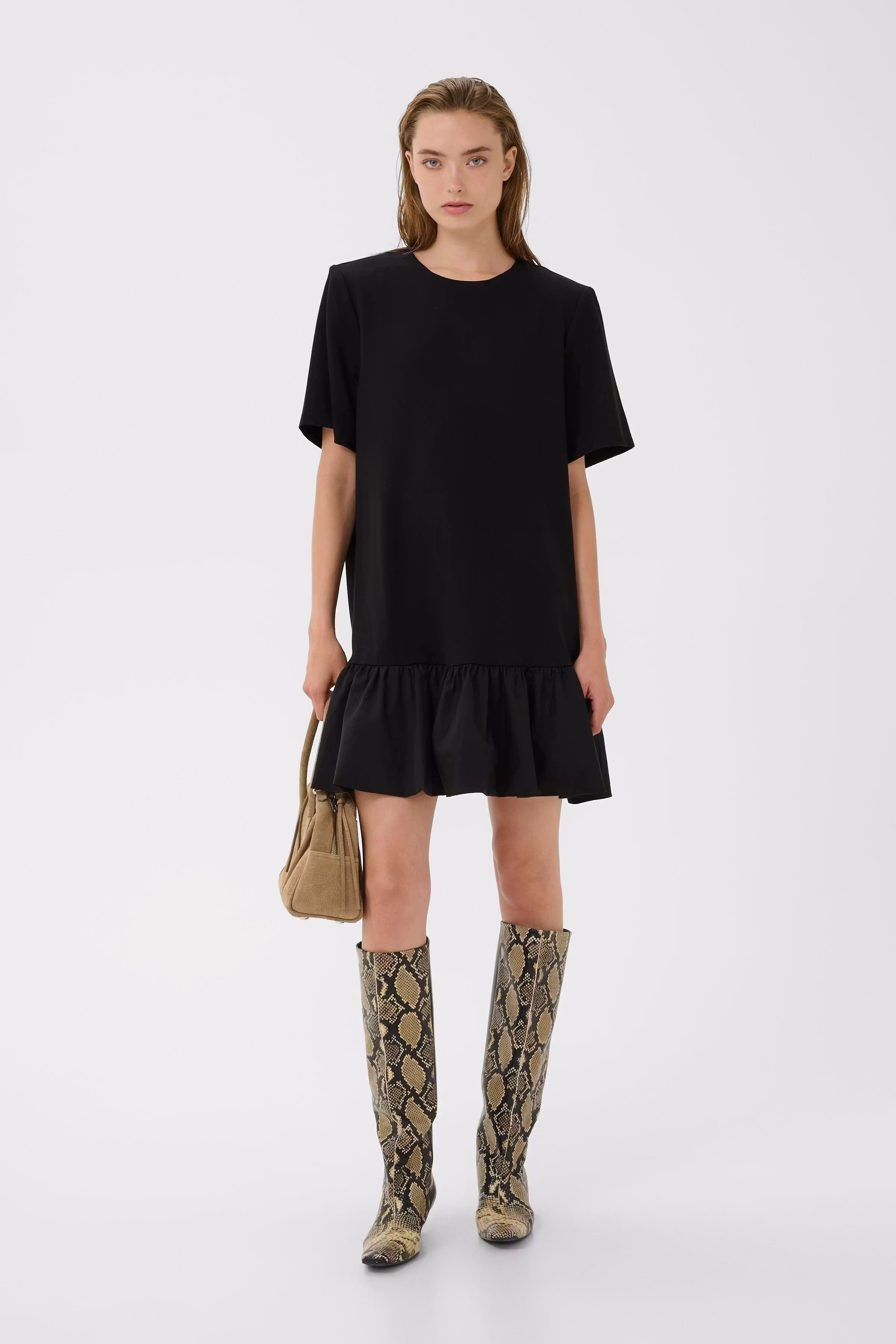 GZerin Kjole LOOKBOOK FRONT 10911181-100017