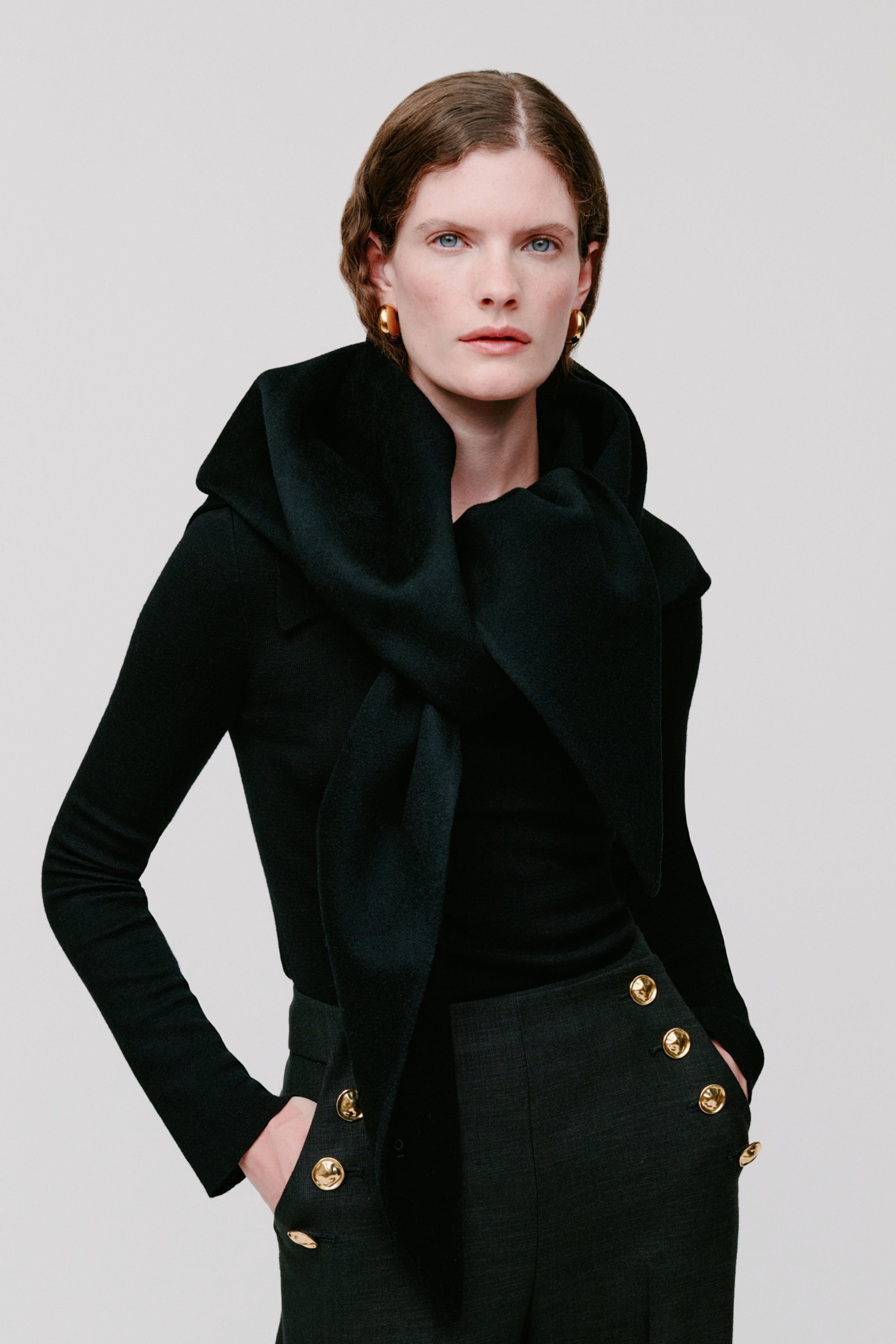 ARIANA SCHAL LOOKBOOK FRONT 30600715-BK999