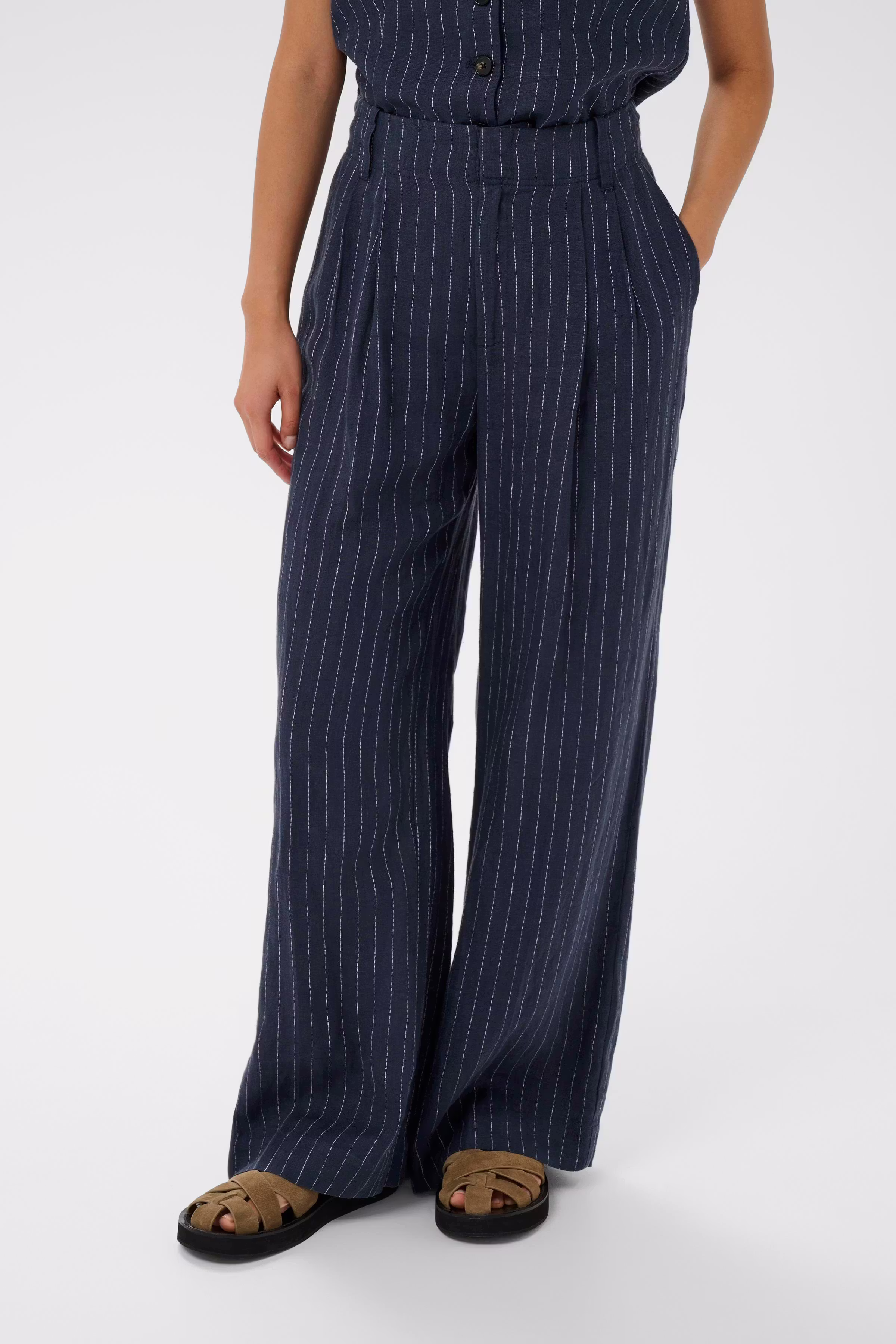 AliyaPW Hose LOOKBOOK FRONT 30310443-304797