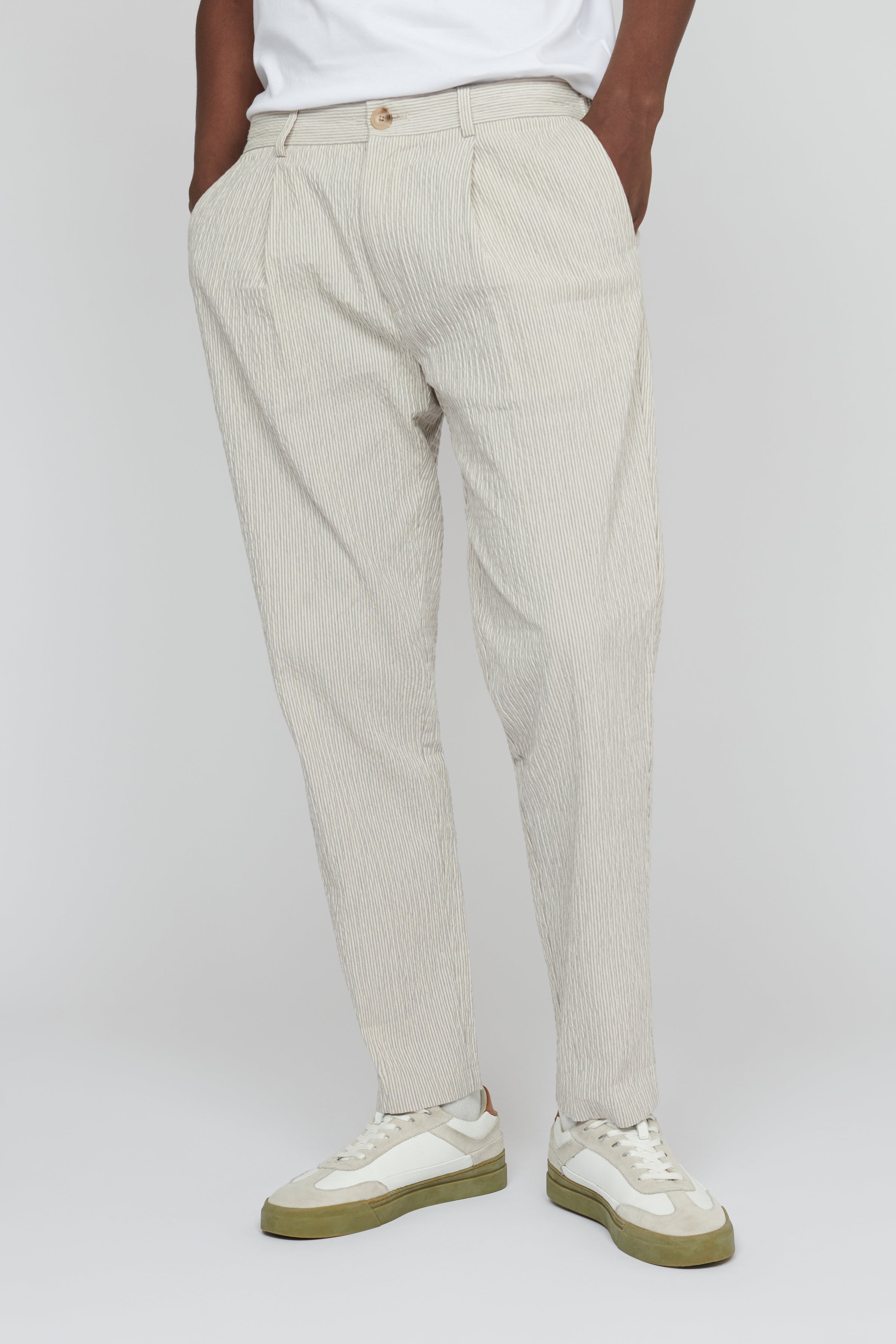 MAhart Hose LOOKBOOK FRONT 30207358-170619