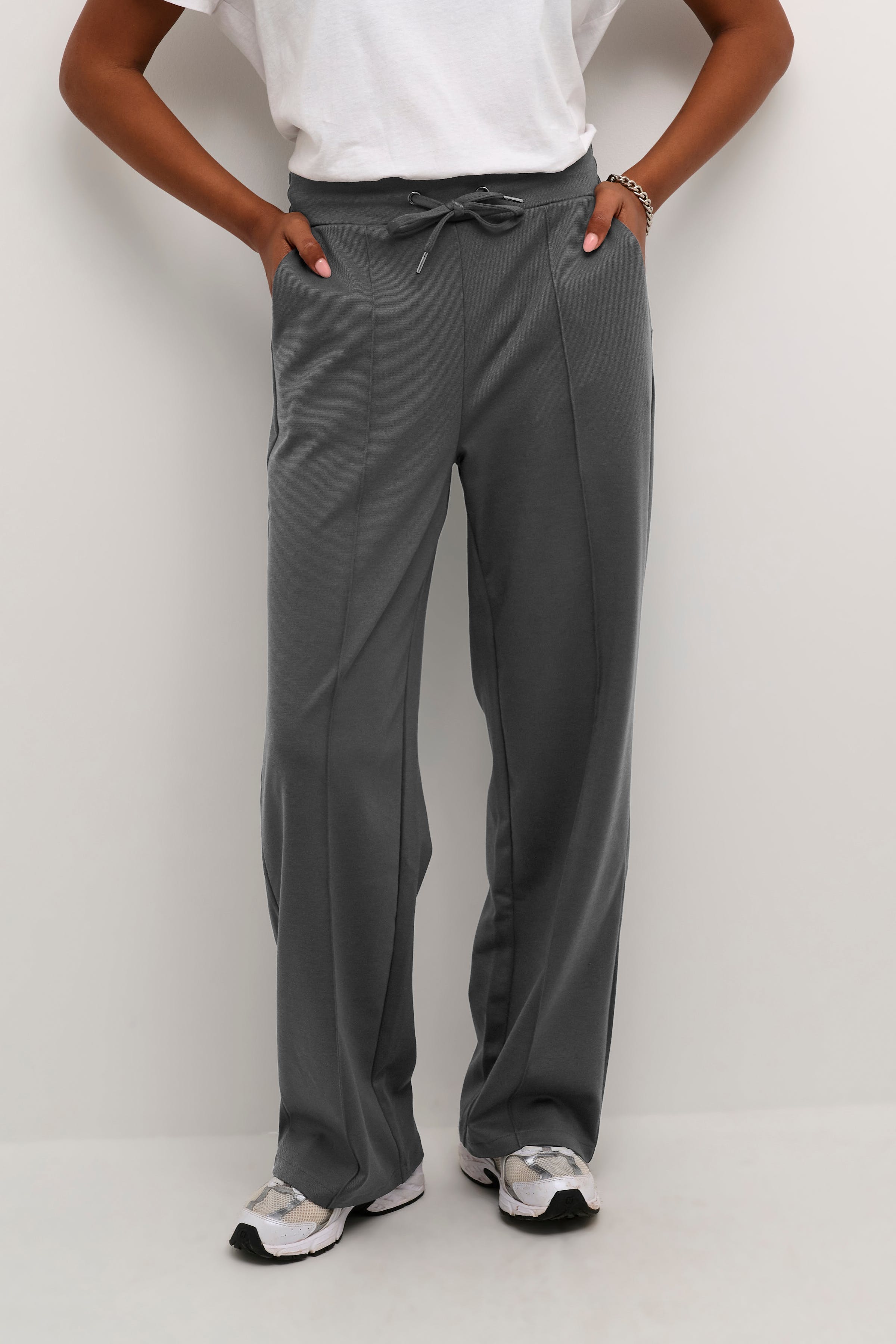 KAjenny Straight Byxor LOOKBOOK FRONT 10508621-190205