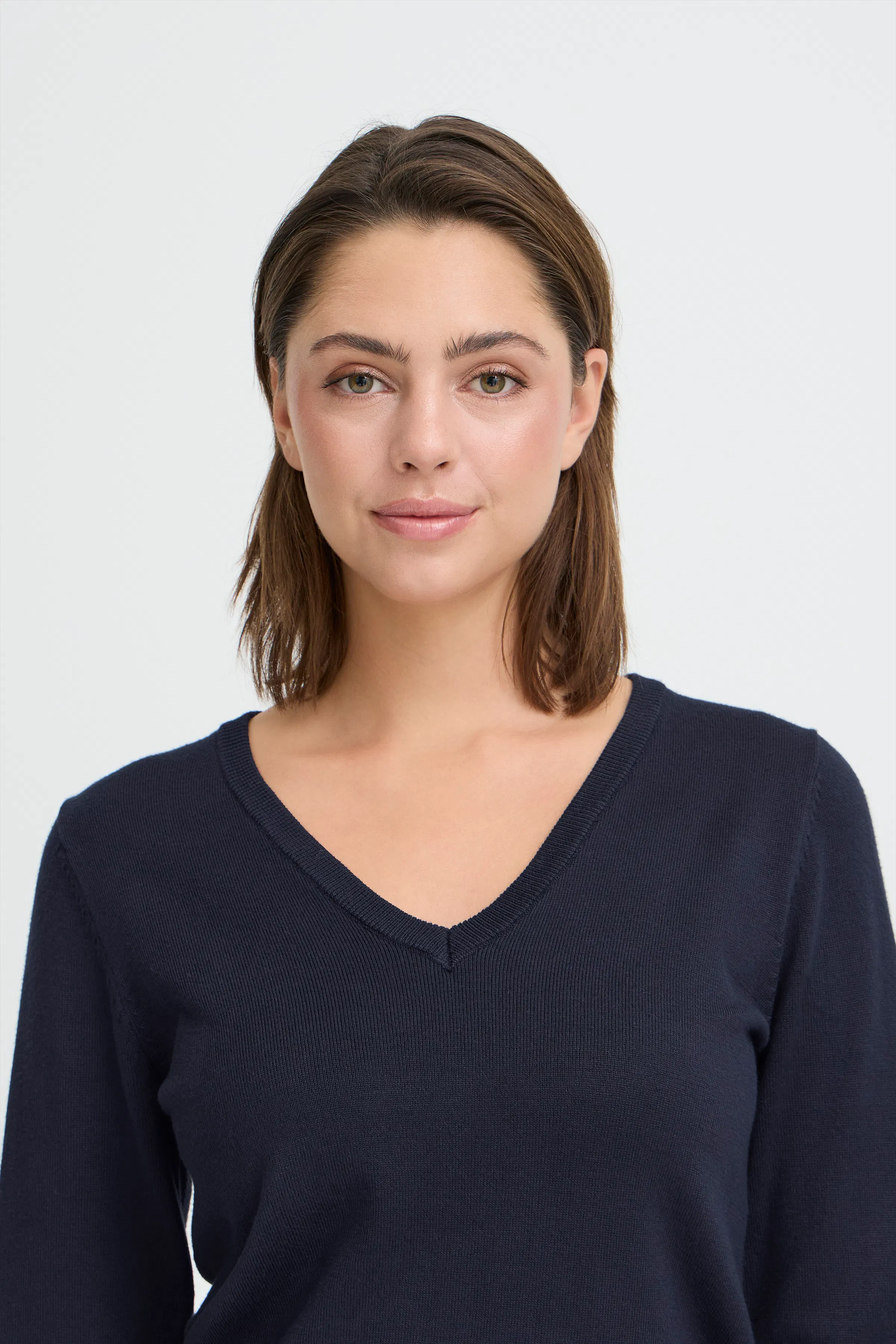 IHLULS V-Neck Pullover LOOKBOOK DETAIL 20125815-194010