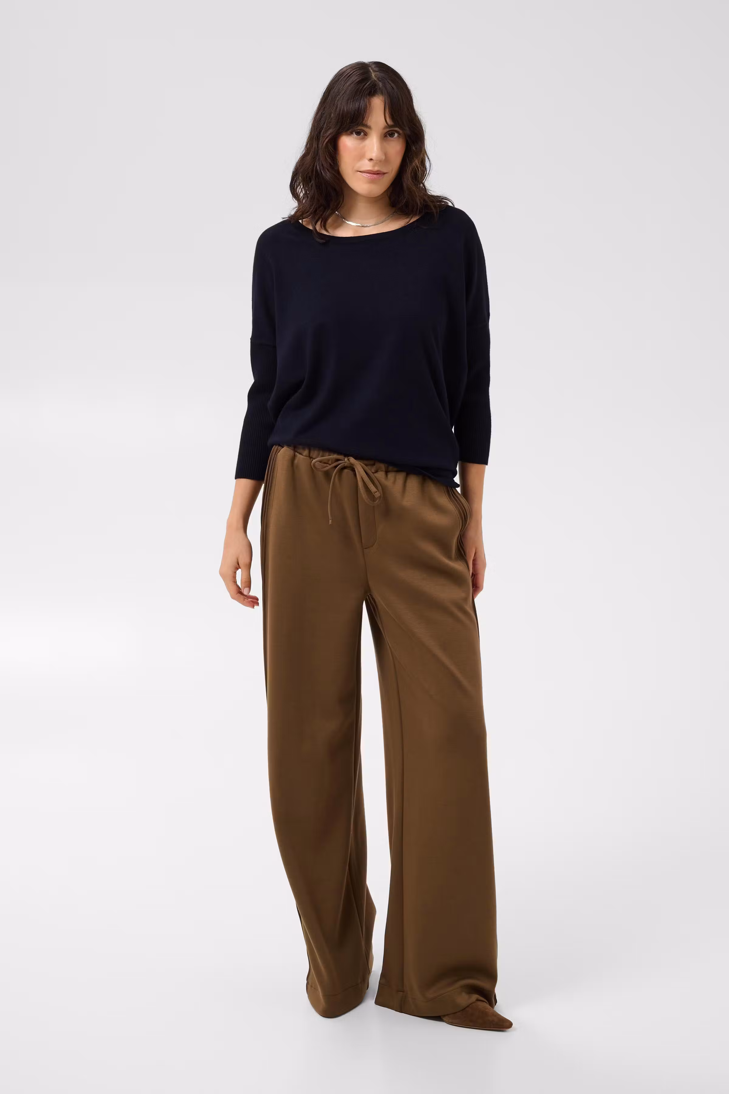 MilaSZ R-Neck Pullover
 LOOKBOOK FRONT 30500003-193924