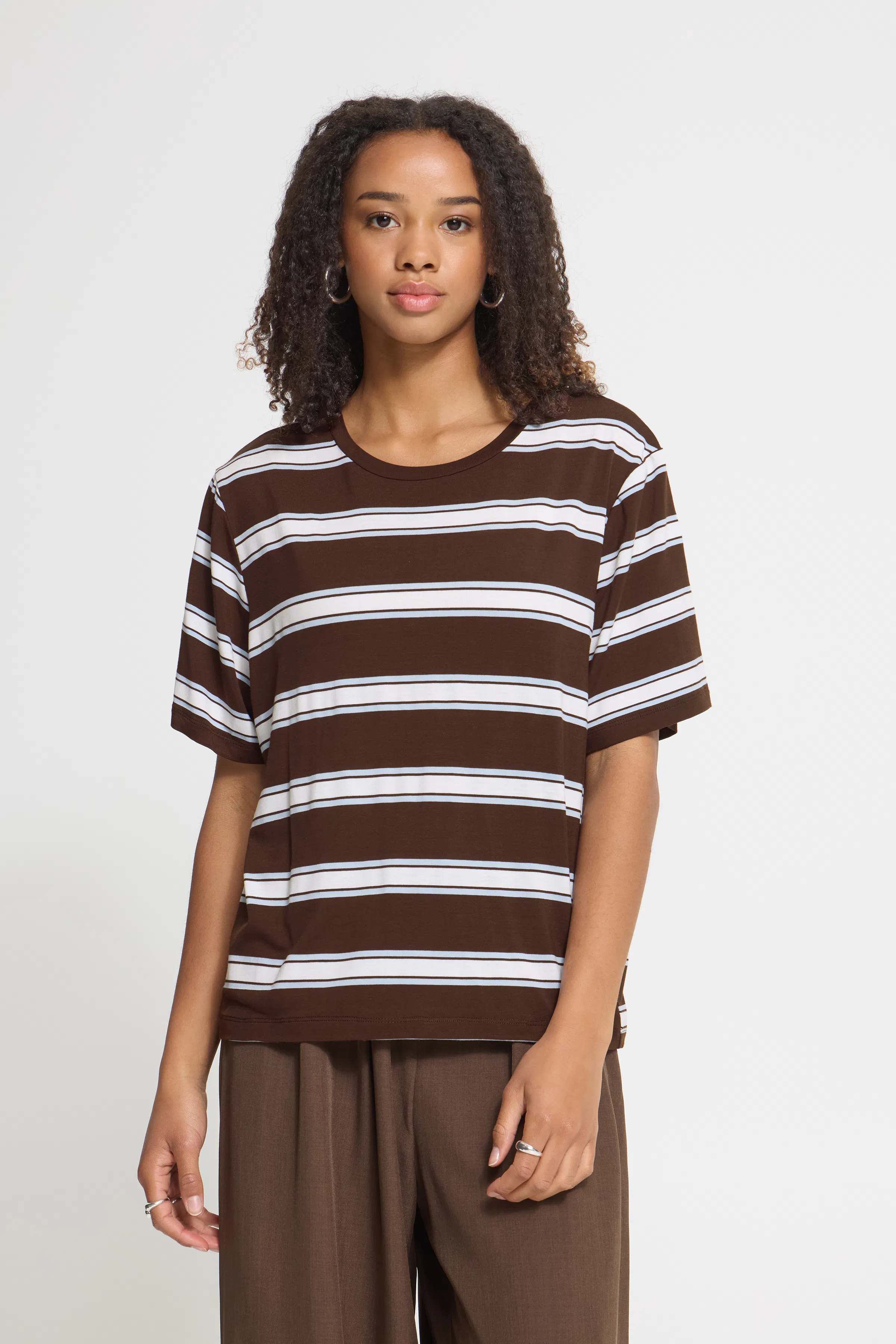 IHREBETTA T-shirt LOOKBOOK FRONT 20126214-900008903