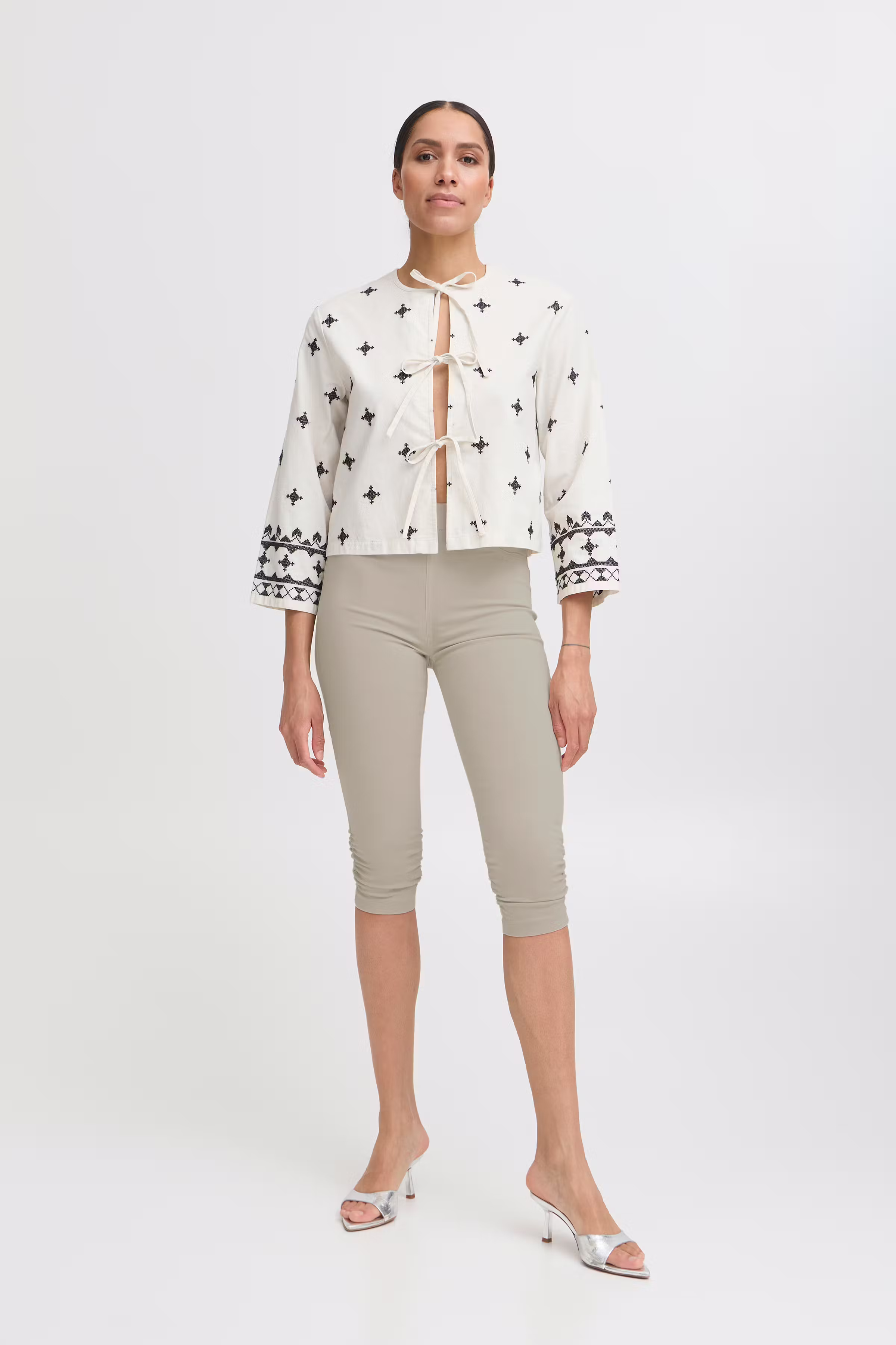 BYKEIRA Capribyxor LOOKBOOK FRONT 20805611-140708