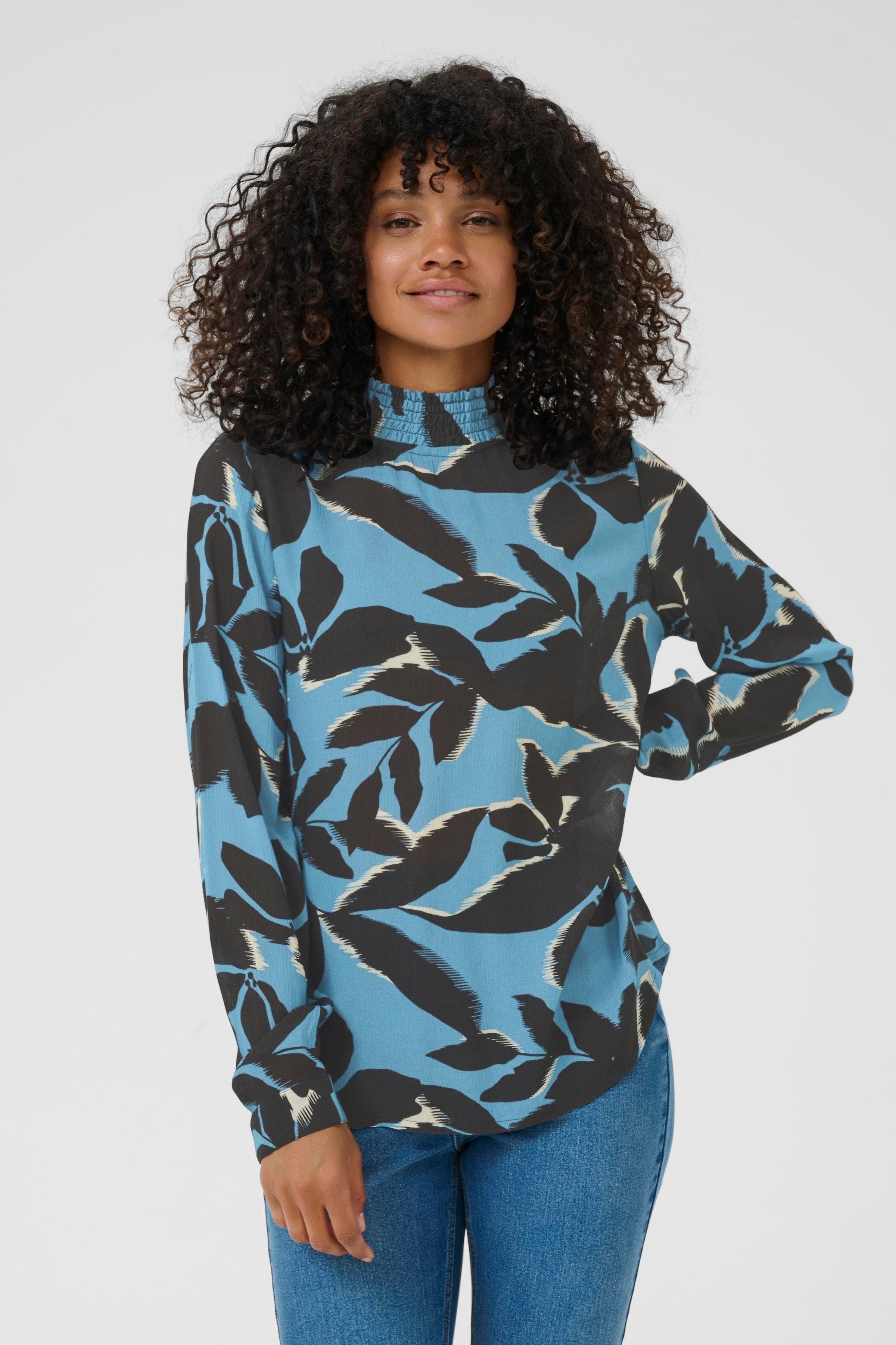 KAamber Bluse LOOKBOOK FRONT 10508258-108389