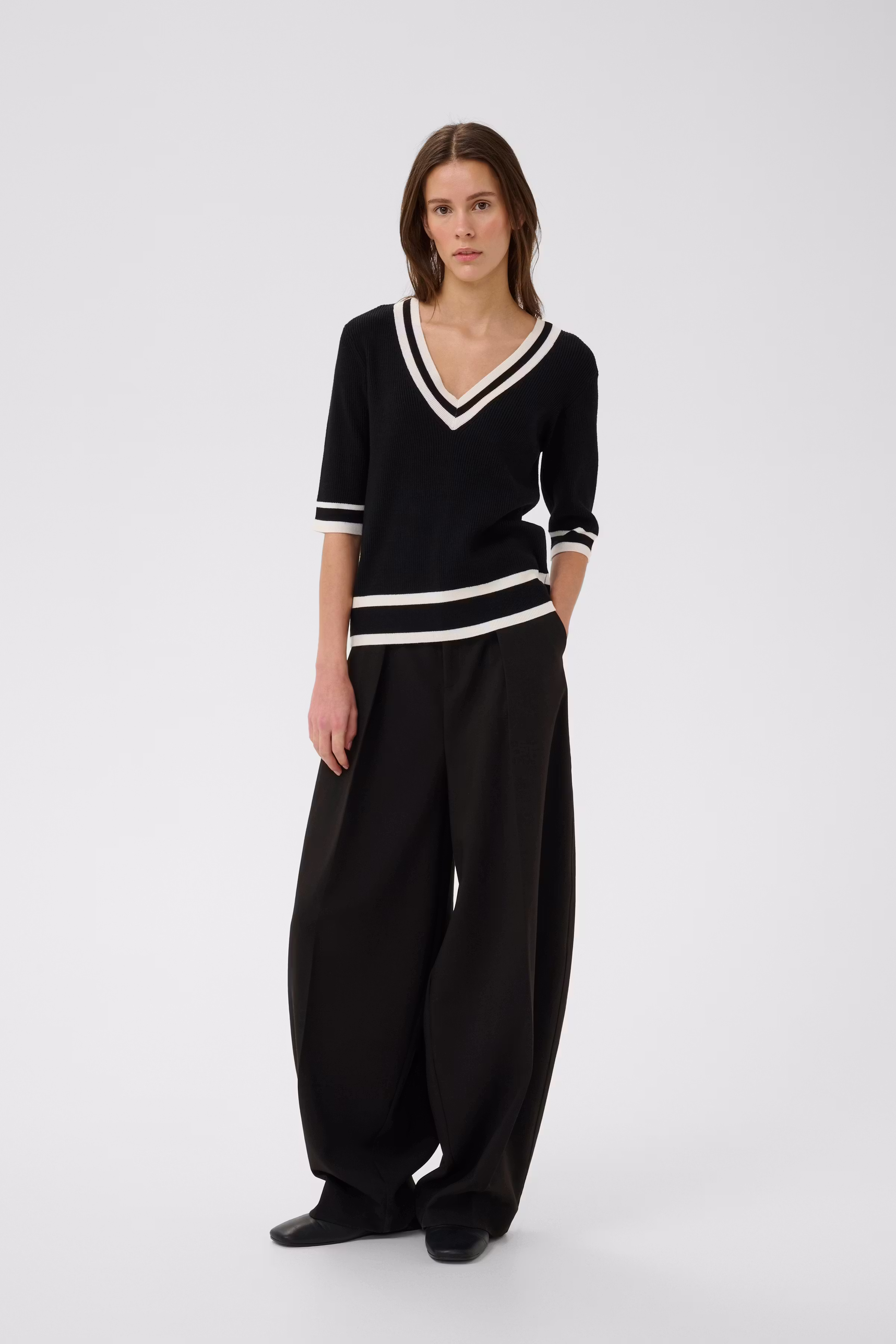 LeenahIW V-Neck Pullover LOOKBOOK FRONT 30110675-303487