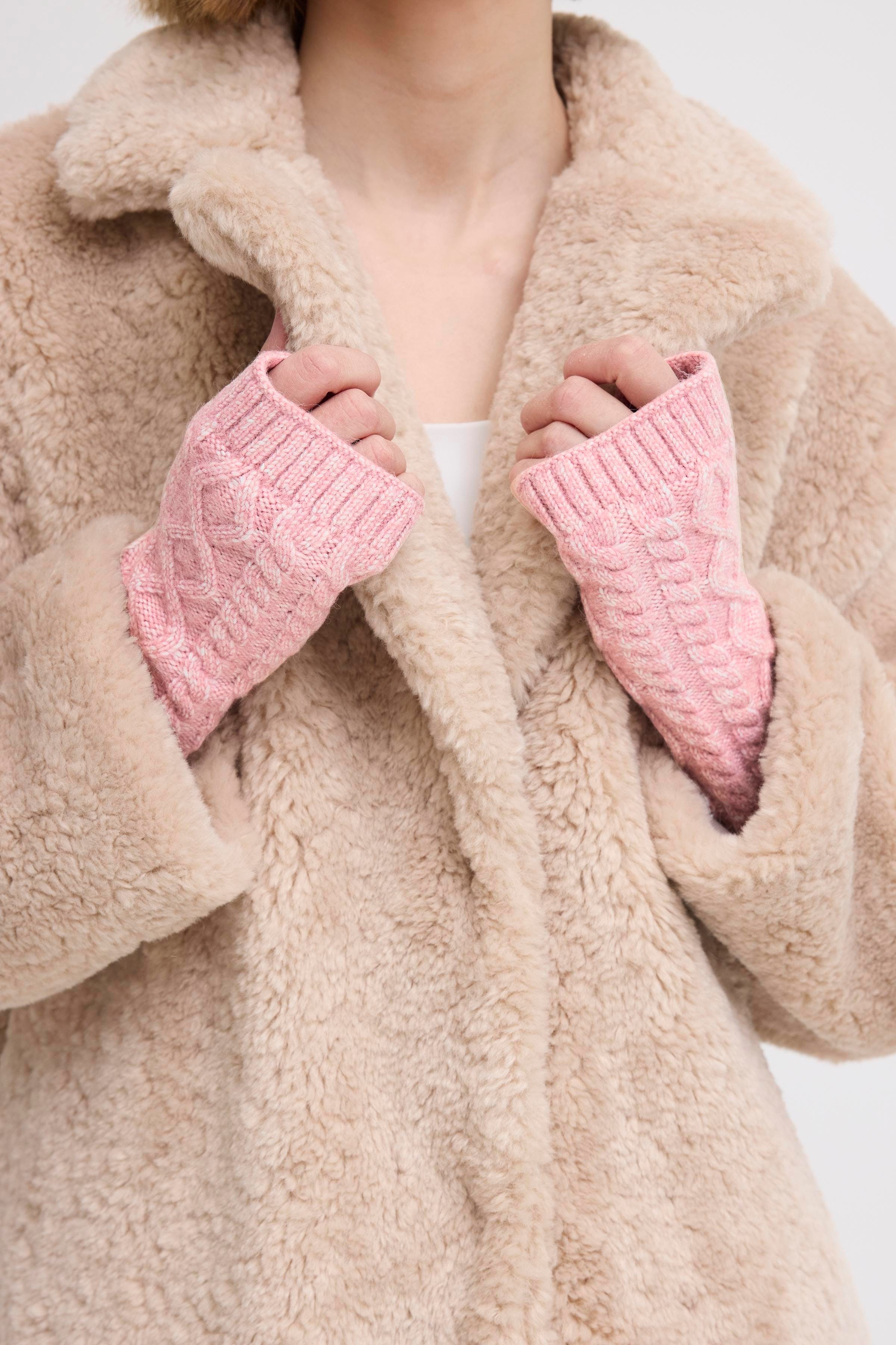 IALUCY Gloves LOOKBOOK FRONT 20124380-1519061