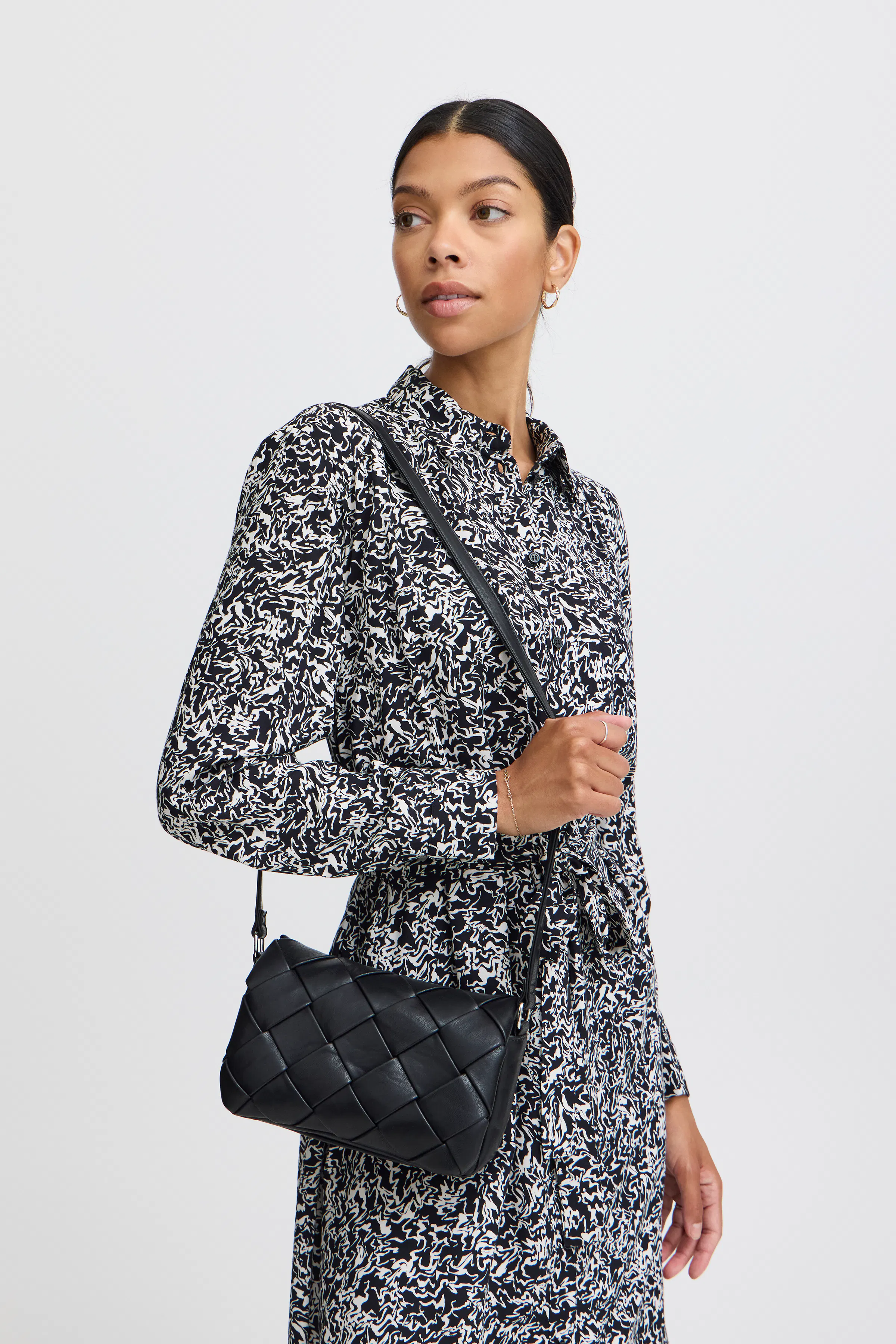 BAVIENYA Pose LOOKBOOK FRONT 20815769-200451