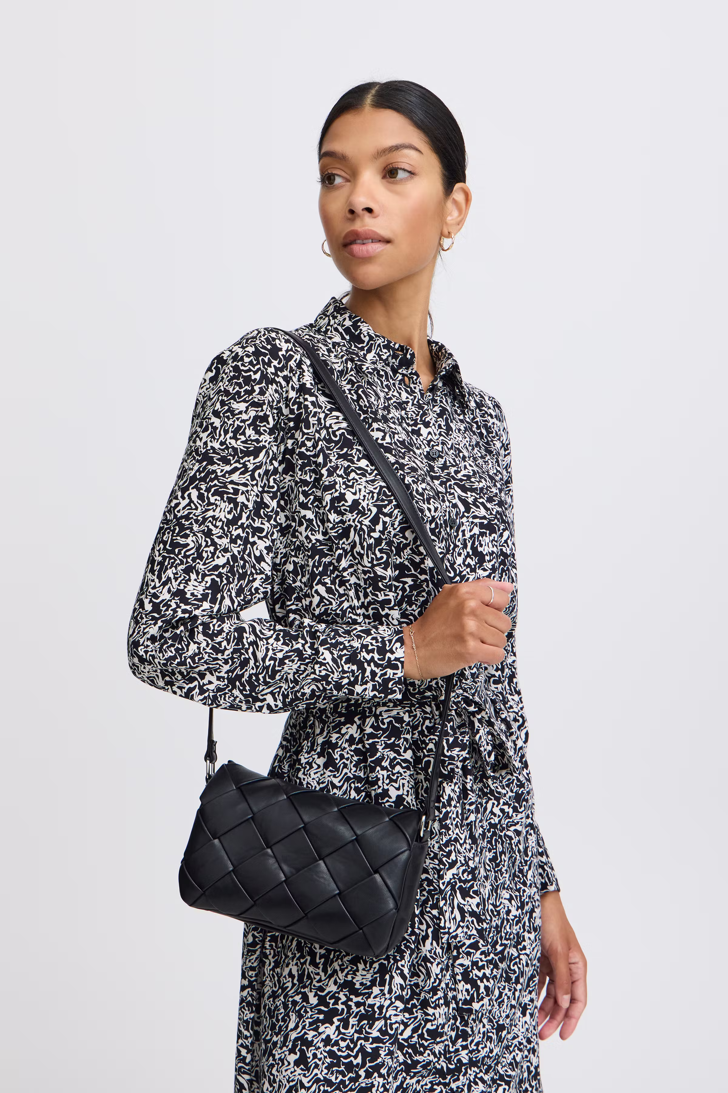 BAVIENYA Pose LOOKBOOK FRONT 20815769-200451