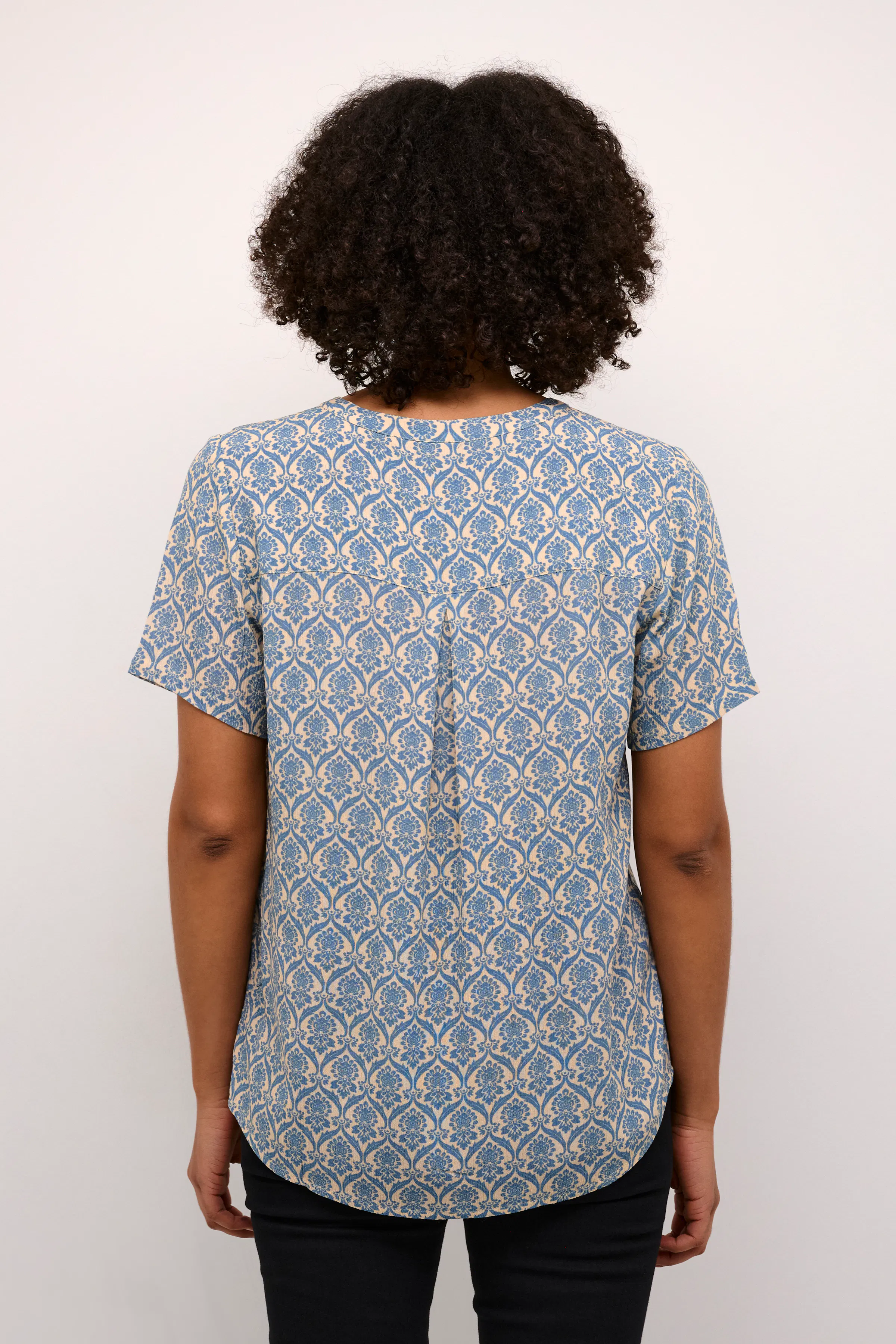Kortermet bluse LOOKBOOK BACK 10551375-106954
