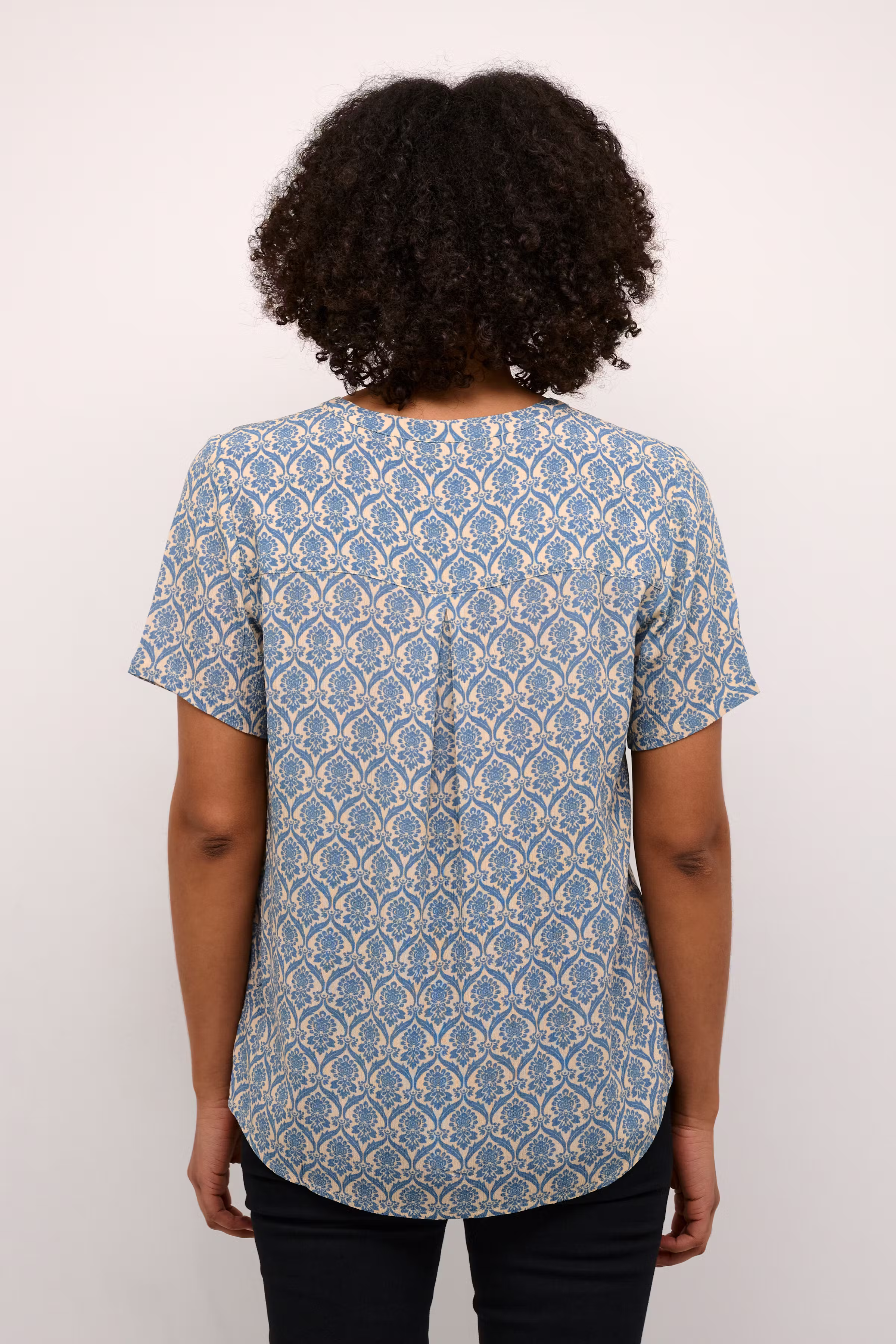 Kortermet bluse LOOKBOOK BACK 10551375-106954