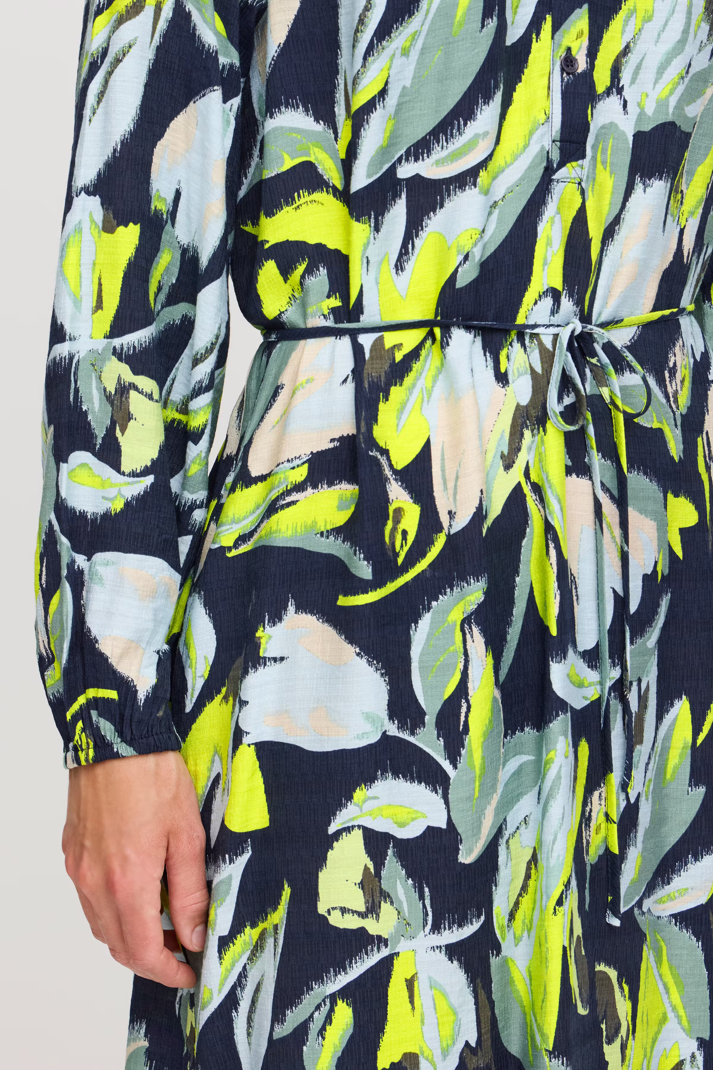 FRARIANA Kjole LOOKBOOK DETAIL 20614313-203433