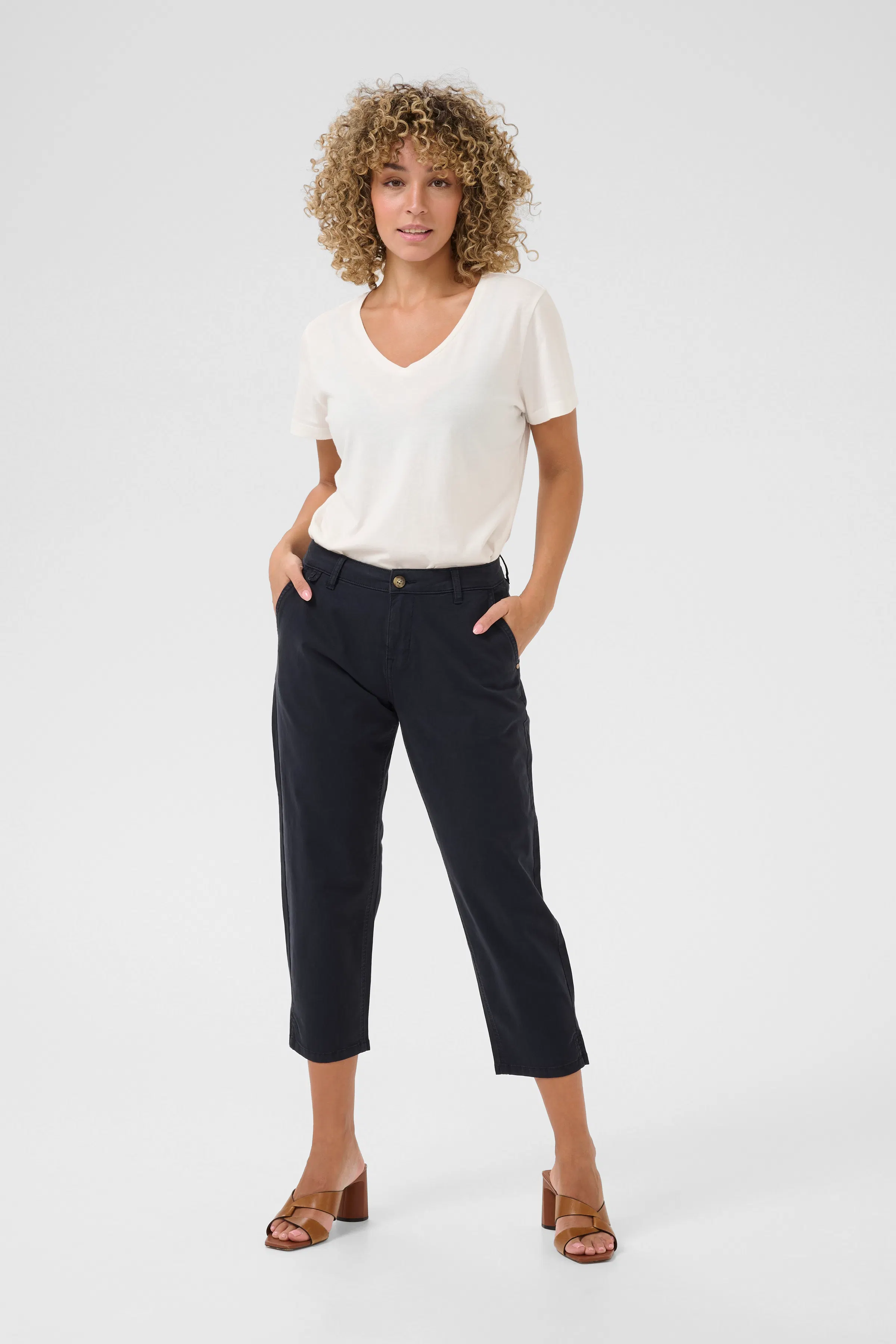 CRBerta Capri pants LOOKBOOK FRONT 10613651-193923