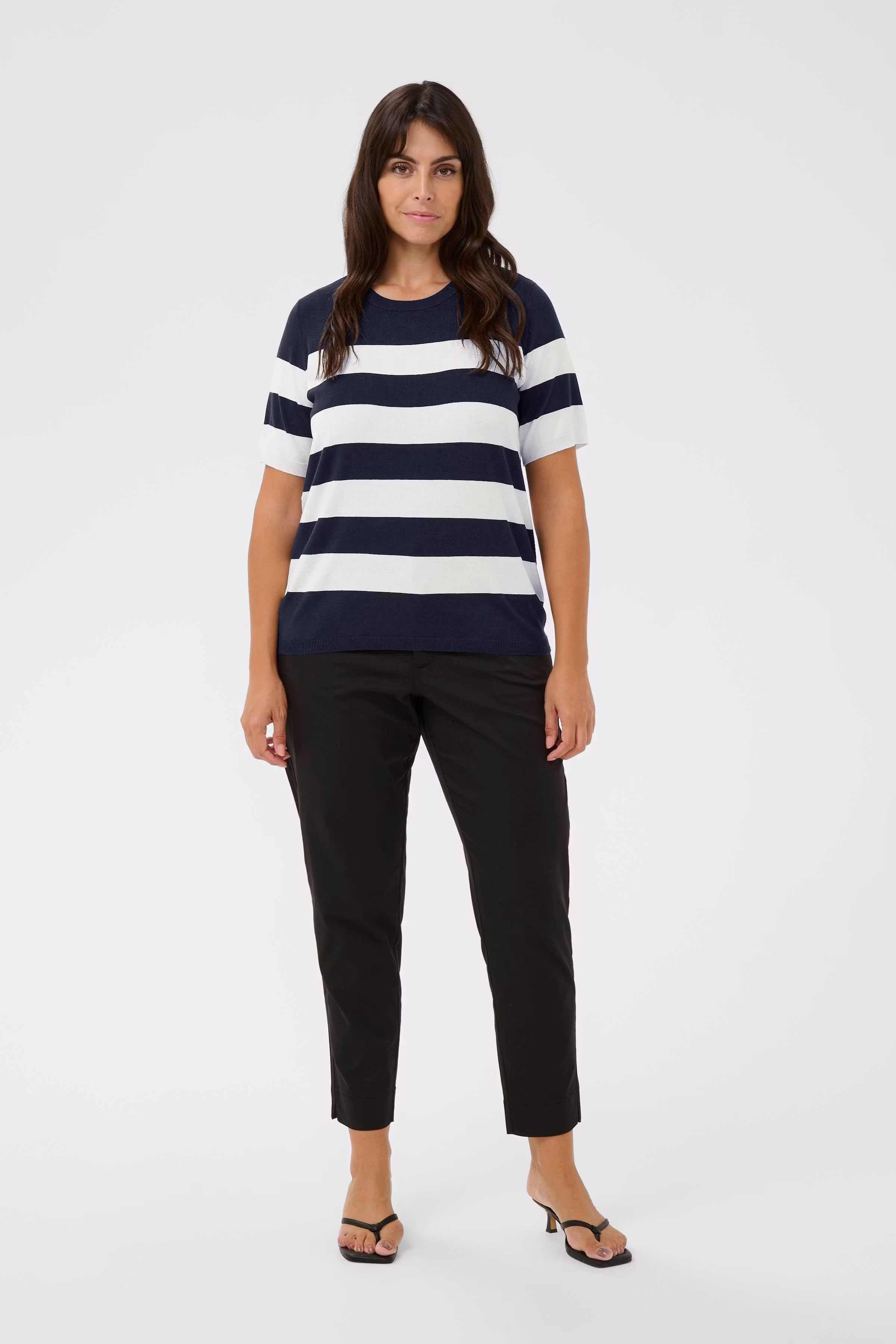 KClizzy Pullover LOOKBOOK FRONT 10582914-107457