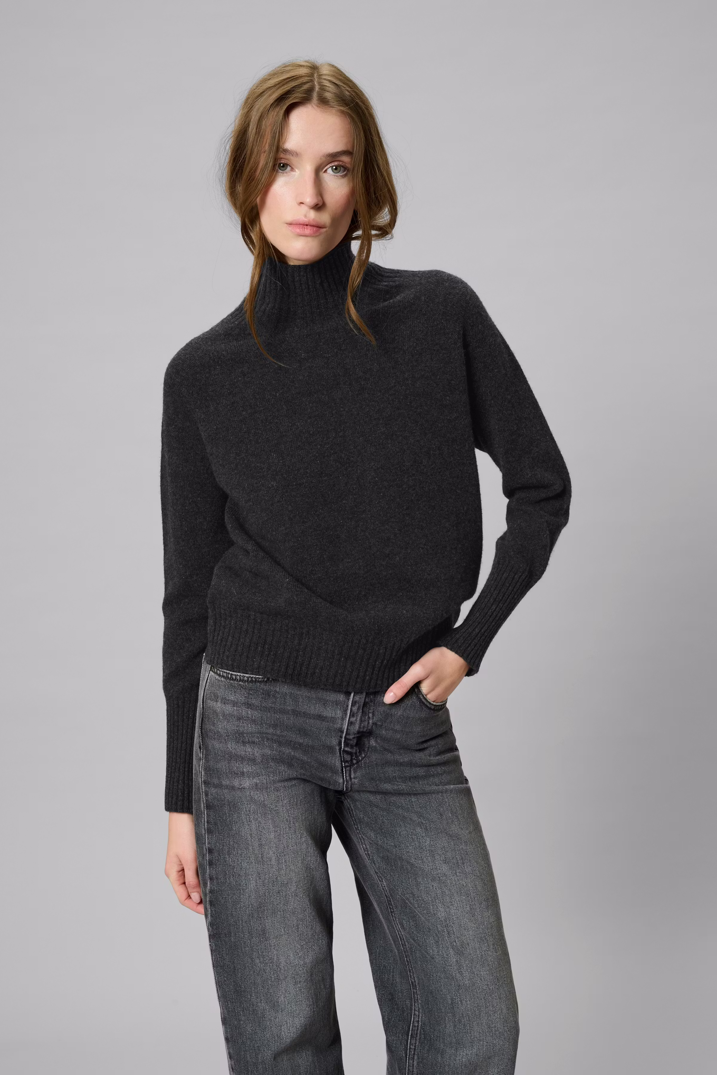 MWTracy High Neck pullover in 100% wool LOOKBOOK FRONT 10705356-100379