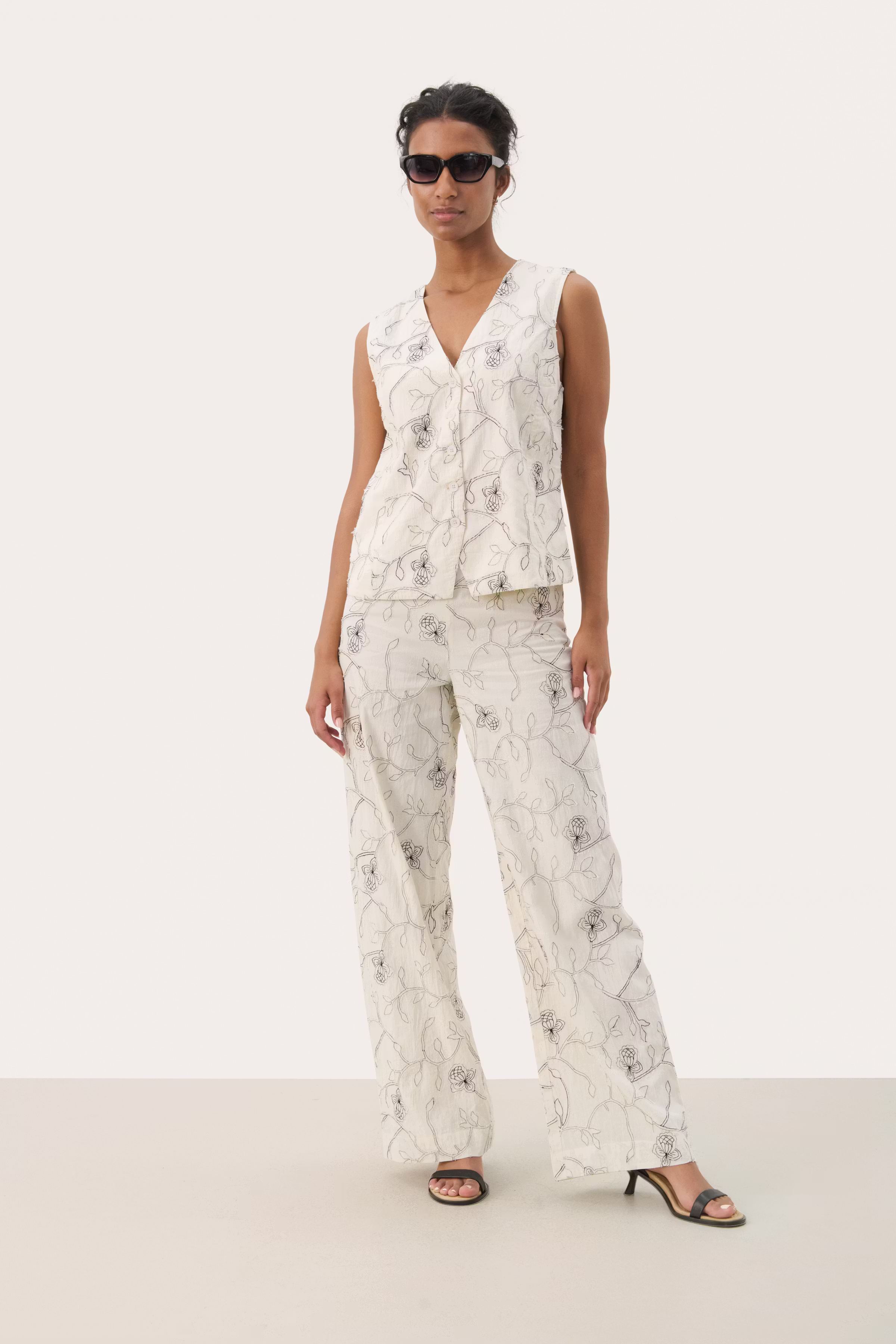 TrisjaPW Hose LOOKBOOK BACK 30309826-304018