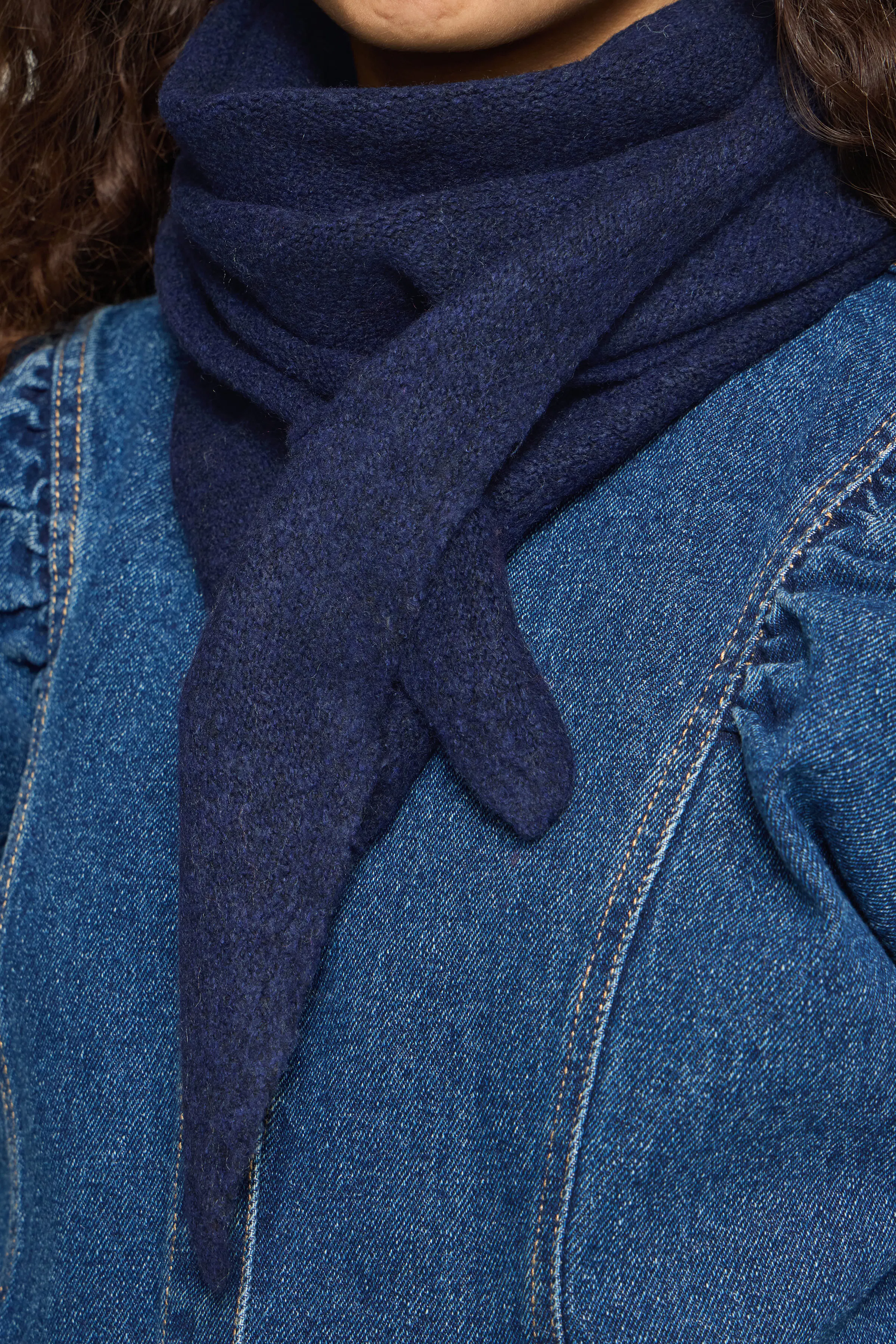 IAGRY Scarf LOOKBOOK FRONT 20126513-194010