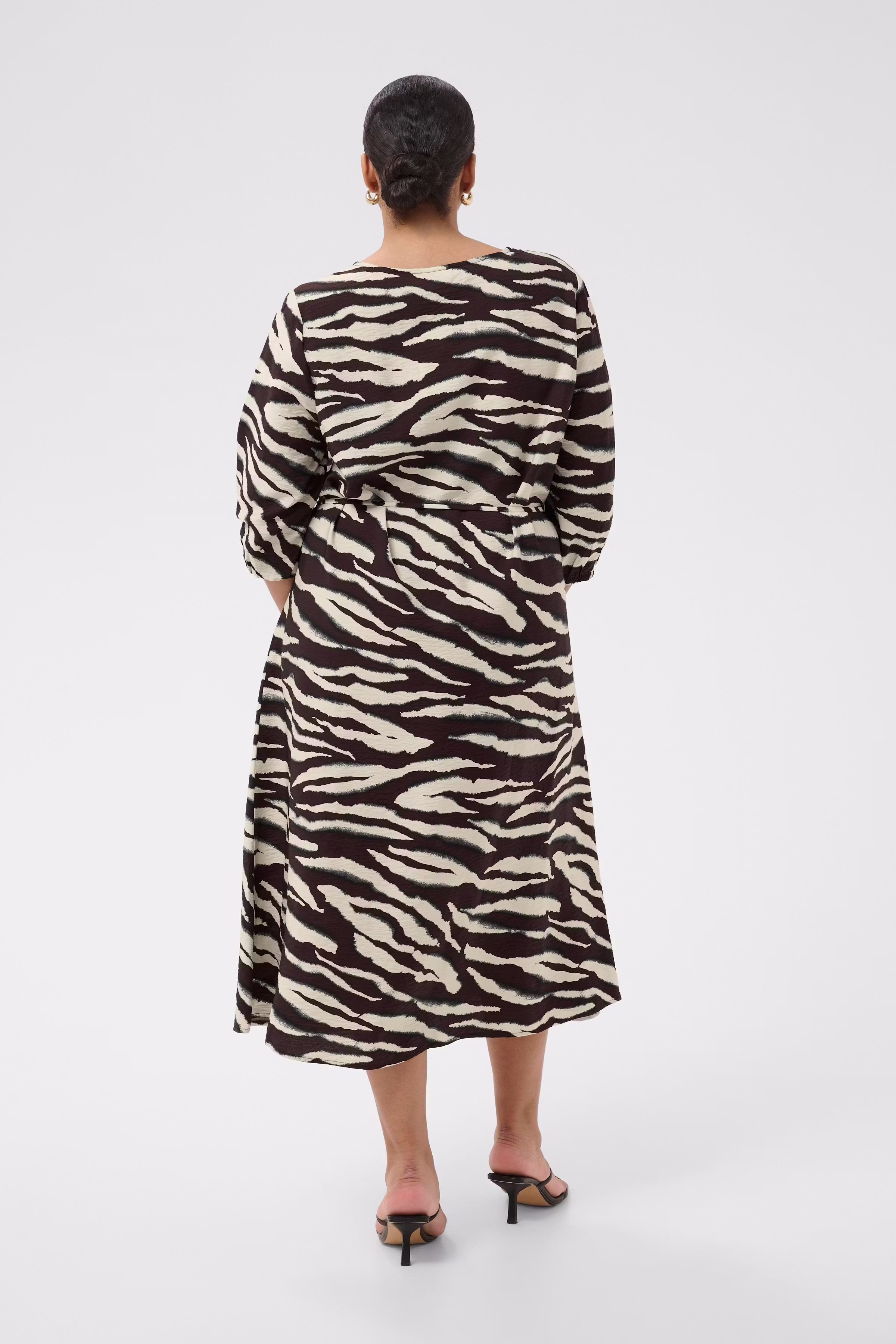 KCvika Kleid LOOKBOOK BACK 10584279-109449