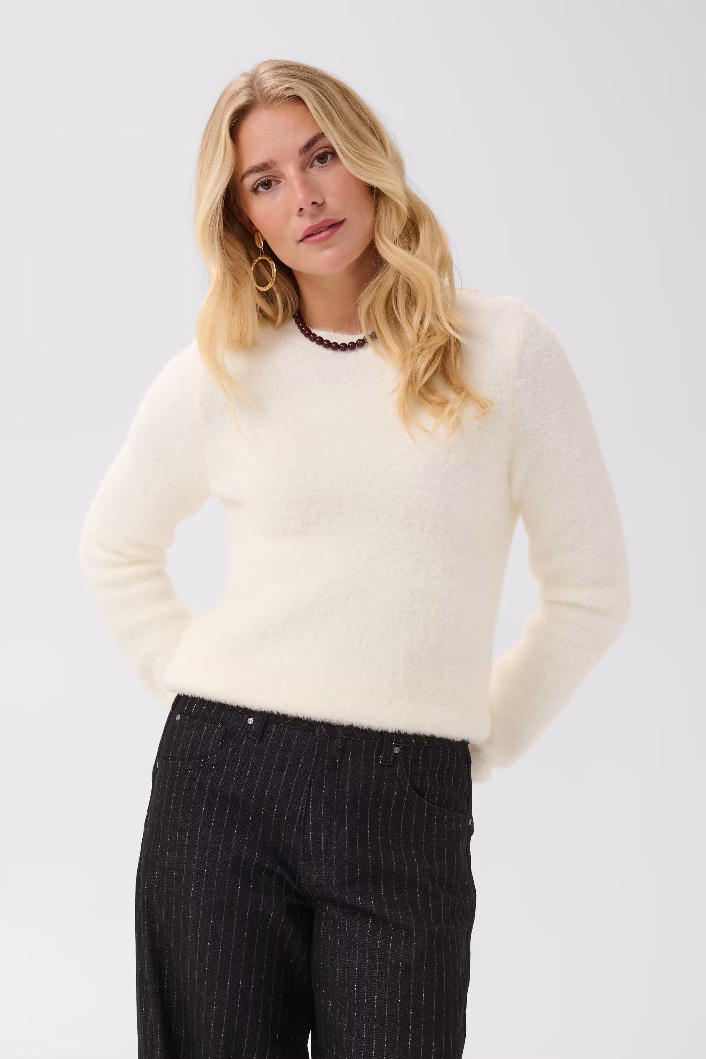 CRInaya Pullover LOOKBOOK FRONT 10615548-110701