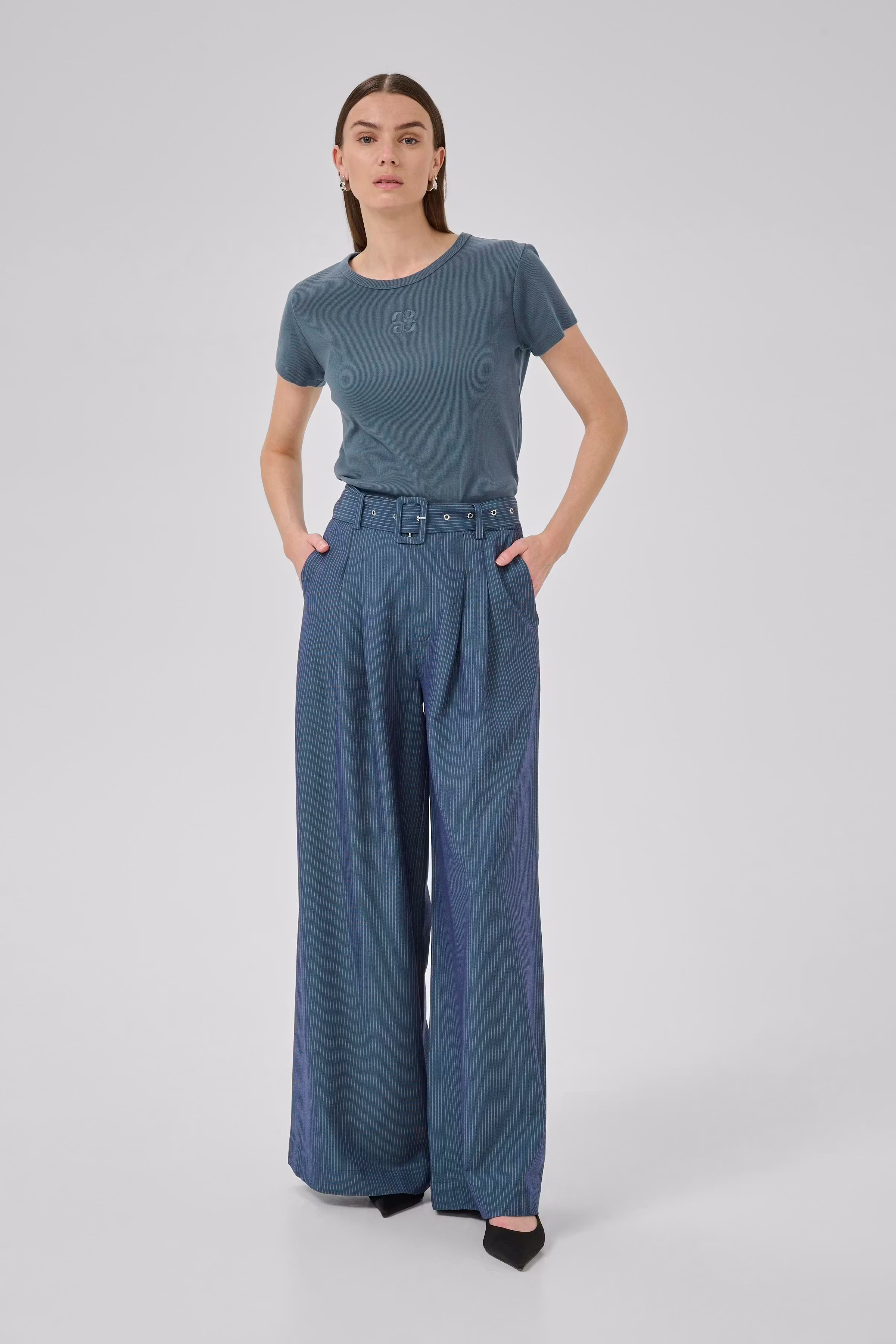 09 THE MANDY TEE LOOKBOOK FRONT 10704859-194220