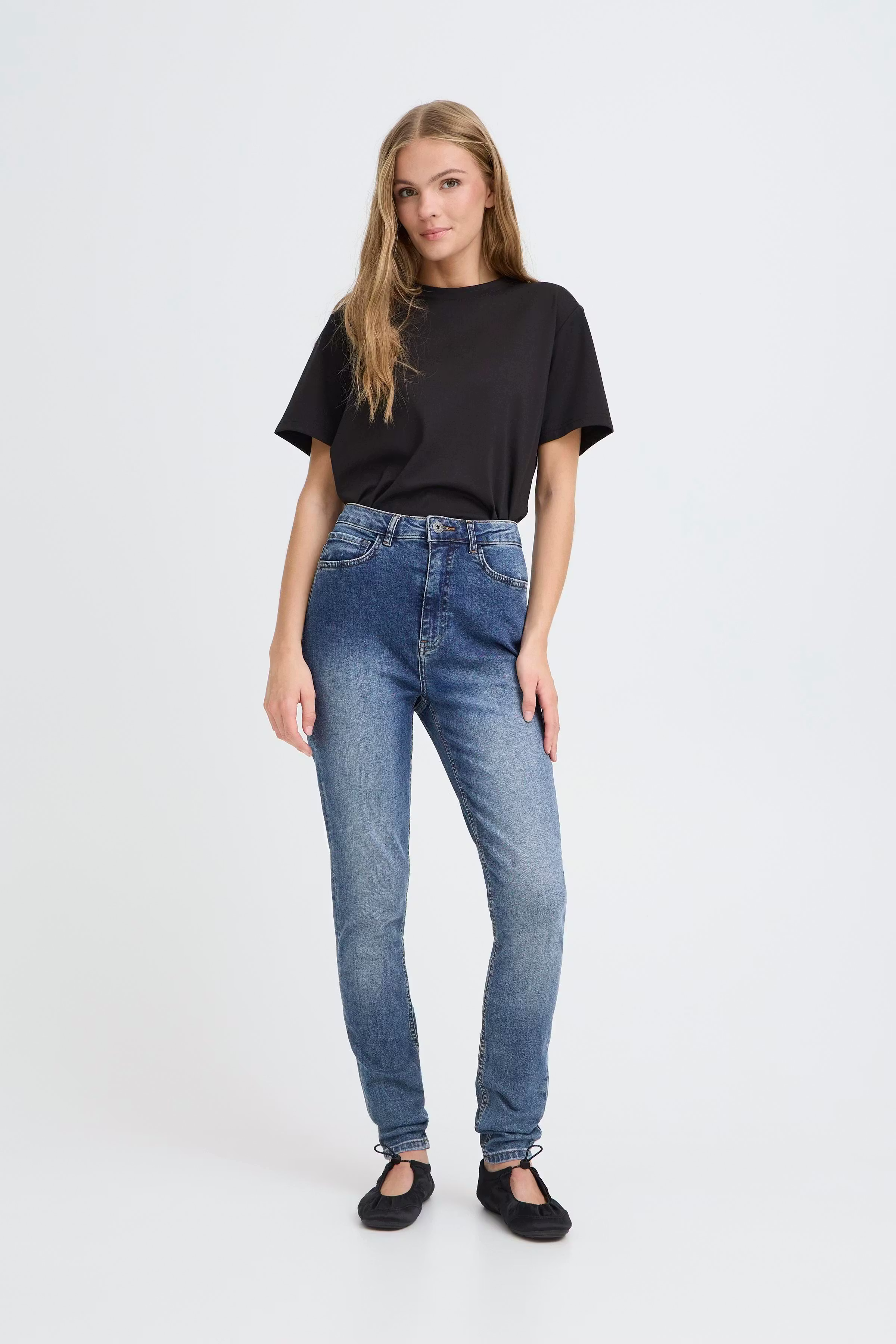 IHTWIGGY SLIM HIGHT WAIST Jeans LOOKBOOK FRONT 20122631-200339
