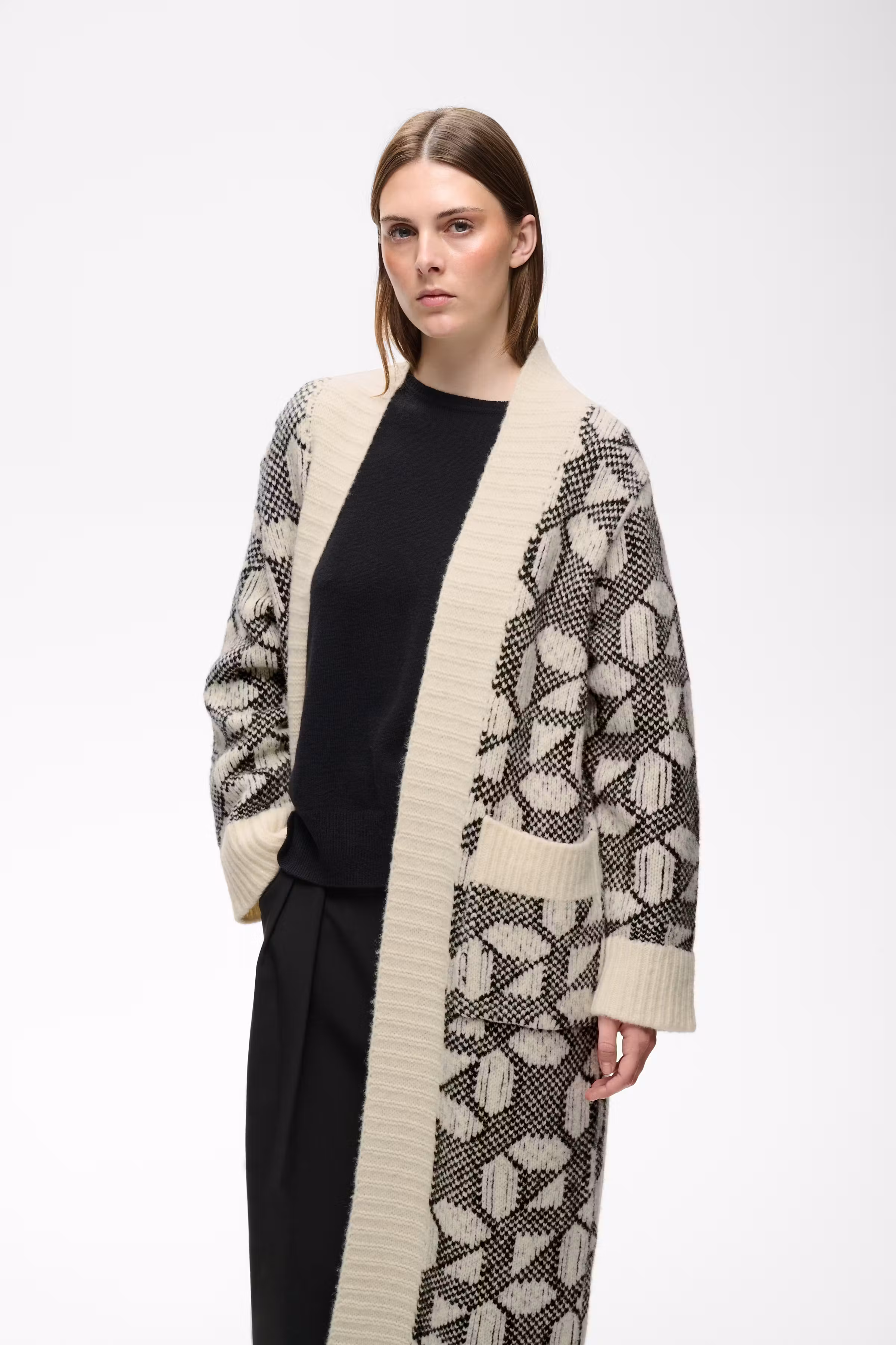 TULAIW Cardigan LOOKBOOK FRONT 30113081-900013271
