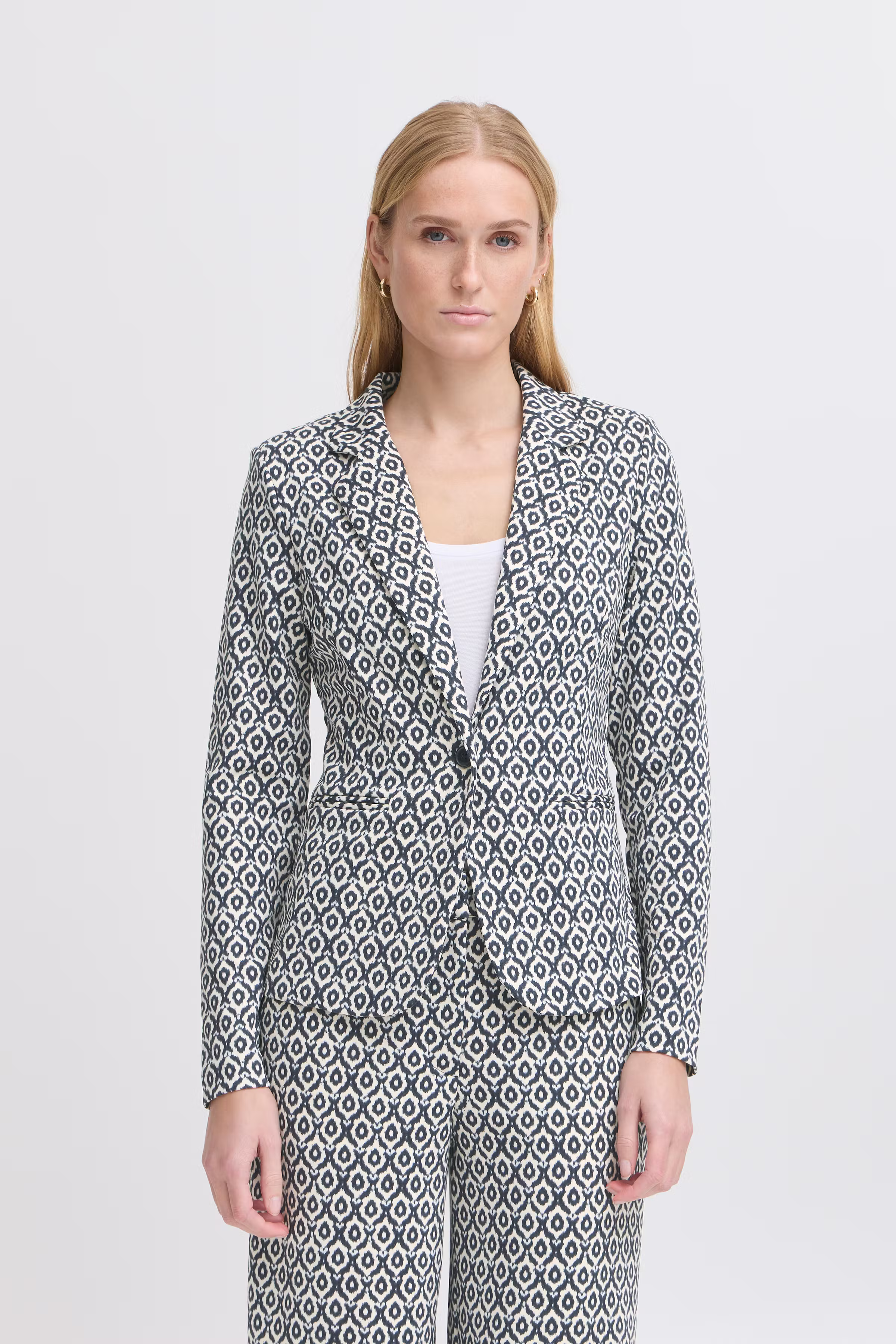 IHKATE Blazer LOOKBOOK FRONT 20123019-204483