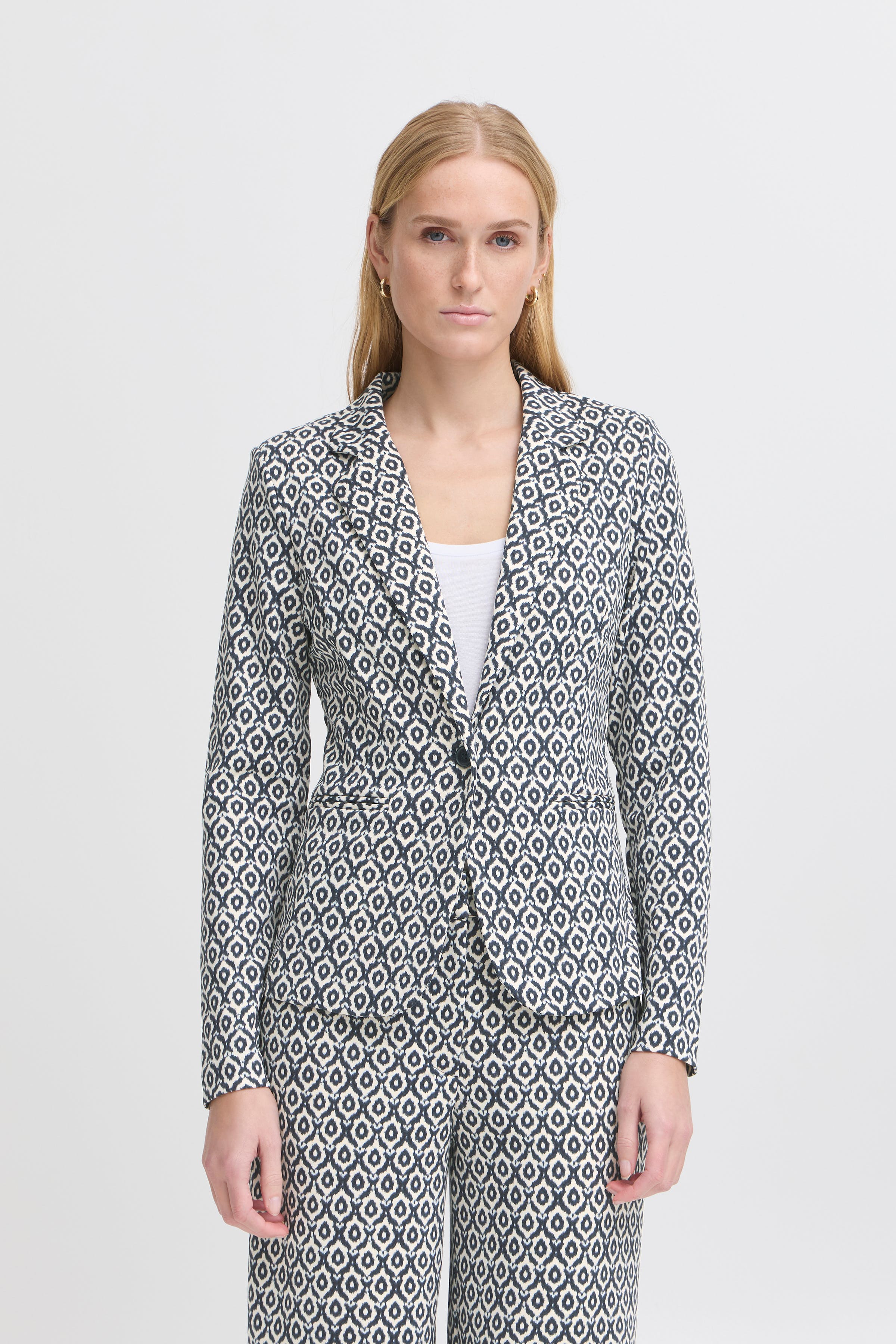 IHKATE Blazer LOOKBOOK FRONT 20123019-204483