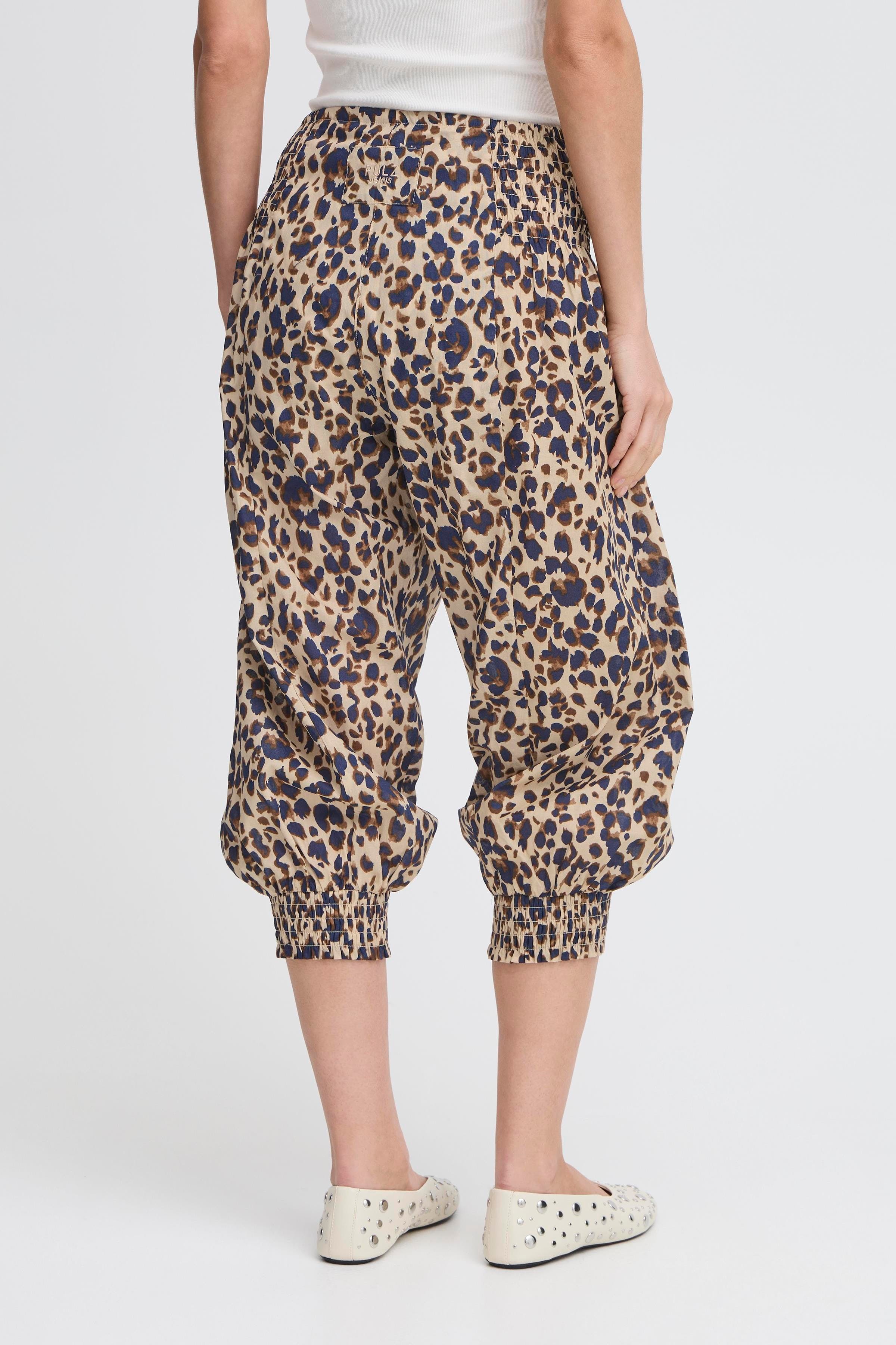 PZJILL Hose LOOKBOOK BACK 50200339-202010