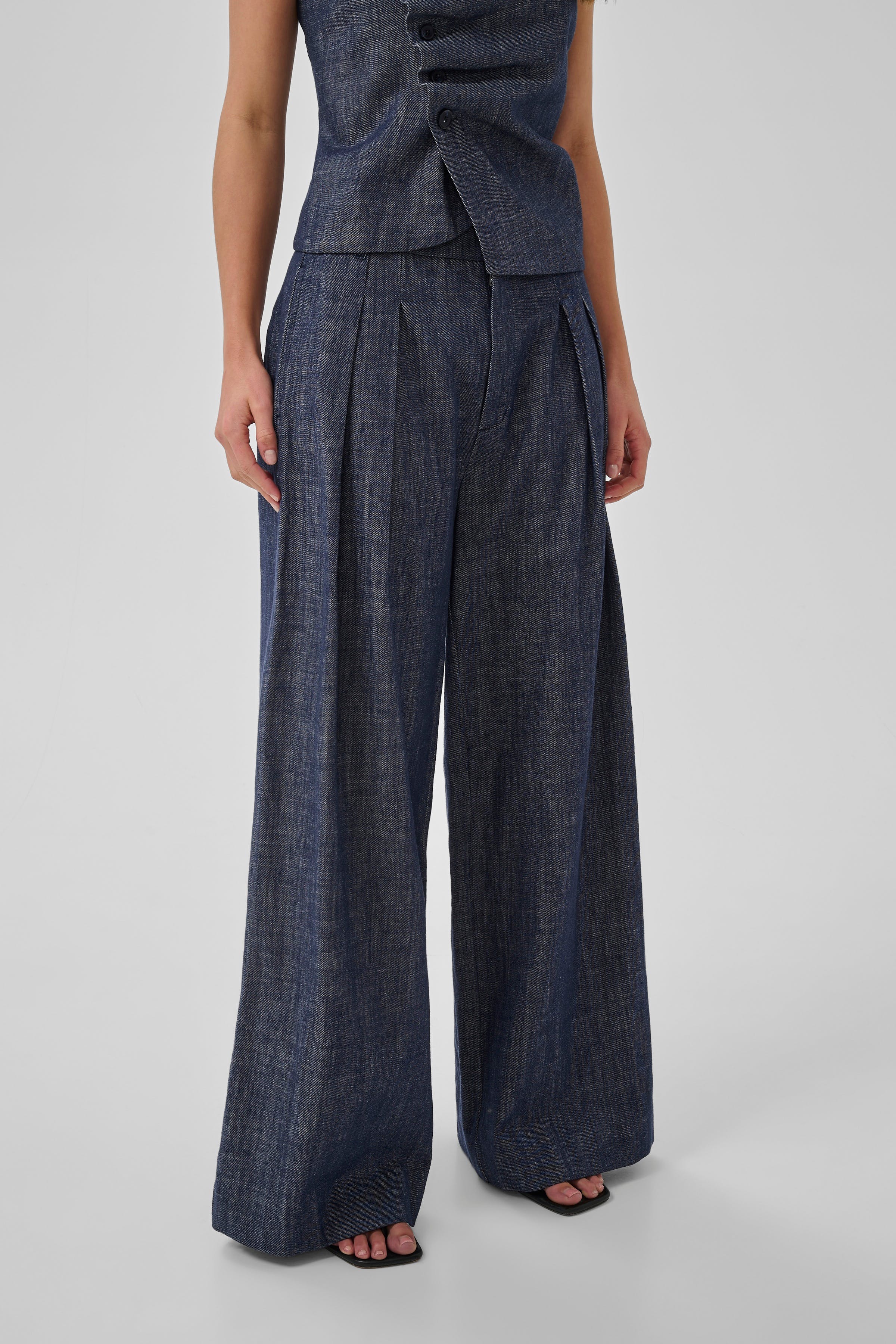 MWDazzie Trousers LOOKBOOK FRONT 10705590-100061