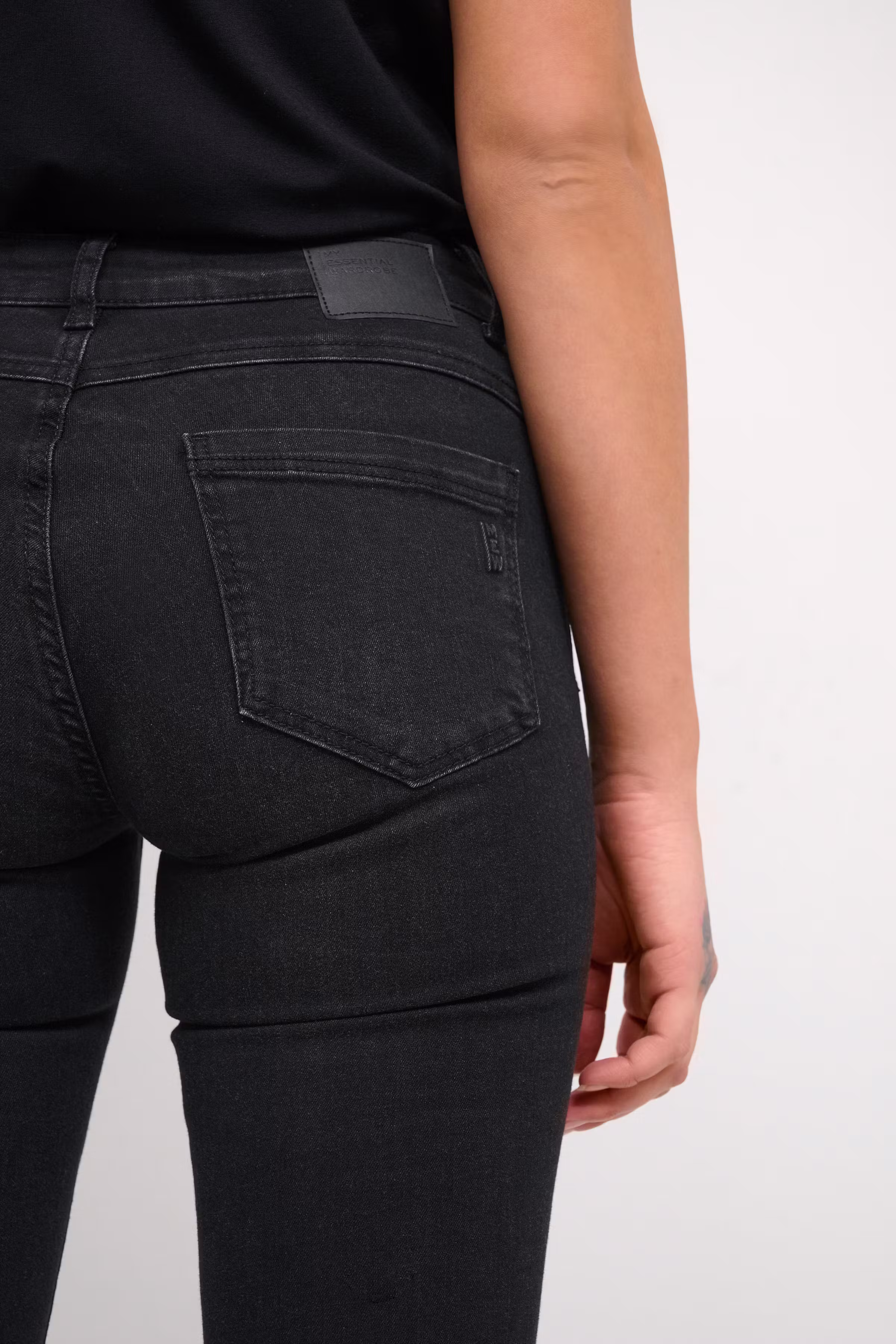 32 THE CELINA 100 SLIM LOOKBOOK DETAIL 10703568-100069