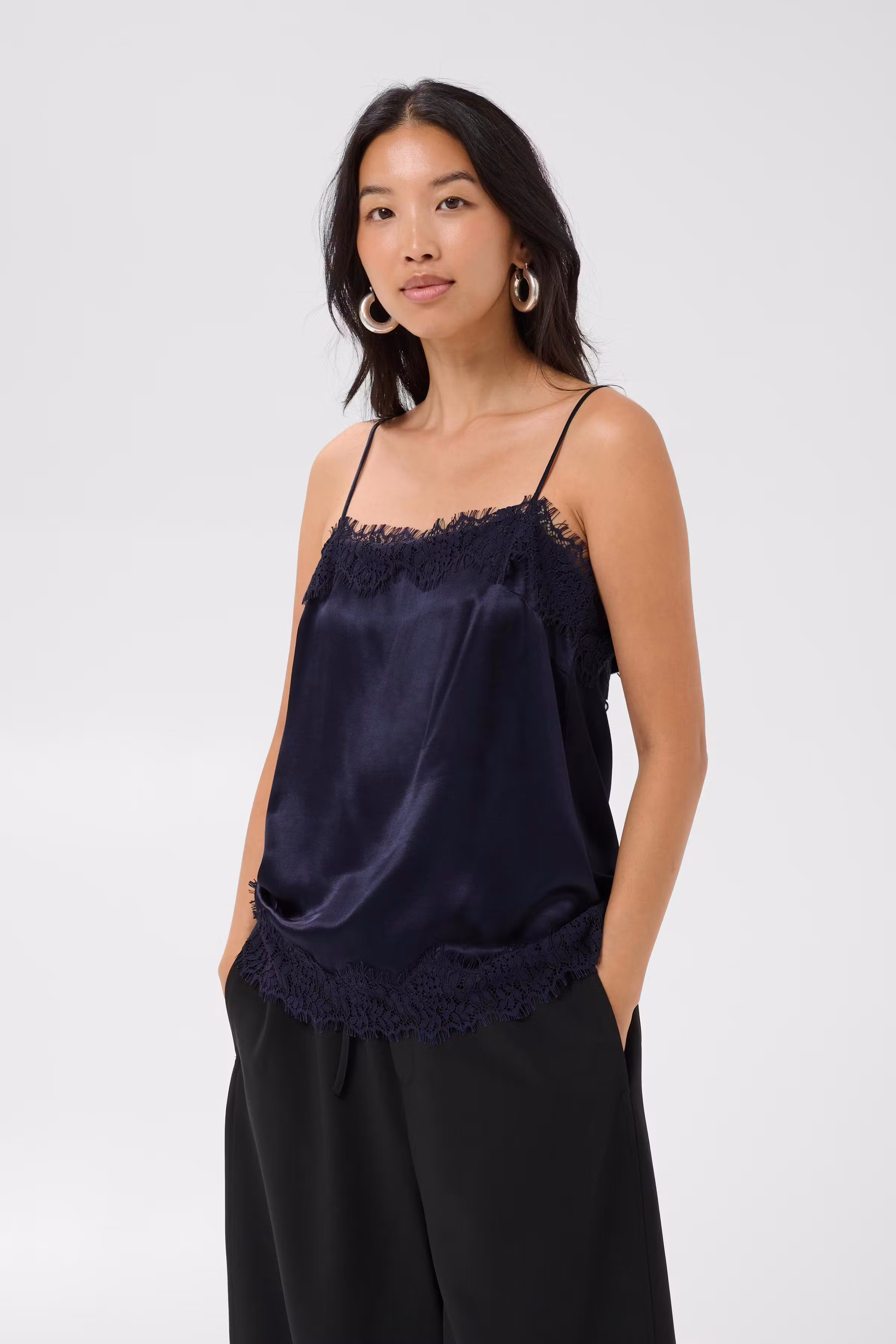 DelennPW Top LOOKBOOK FRONT 30310950-193924