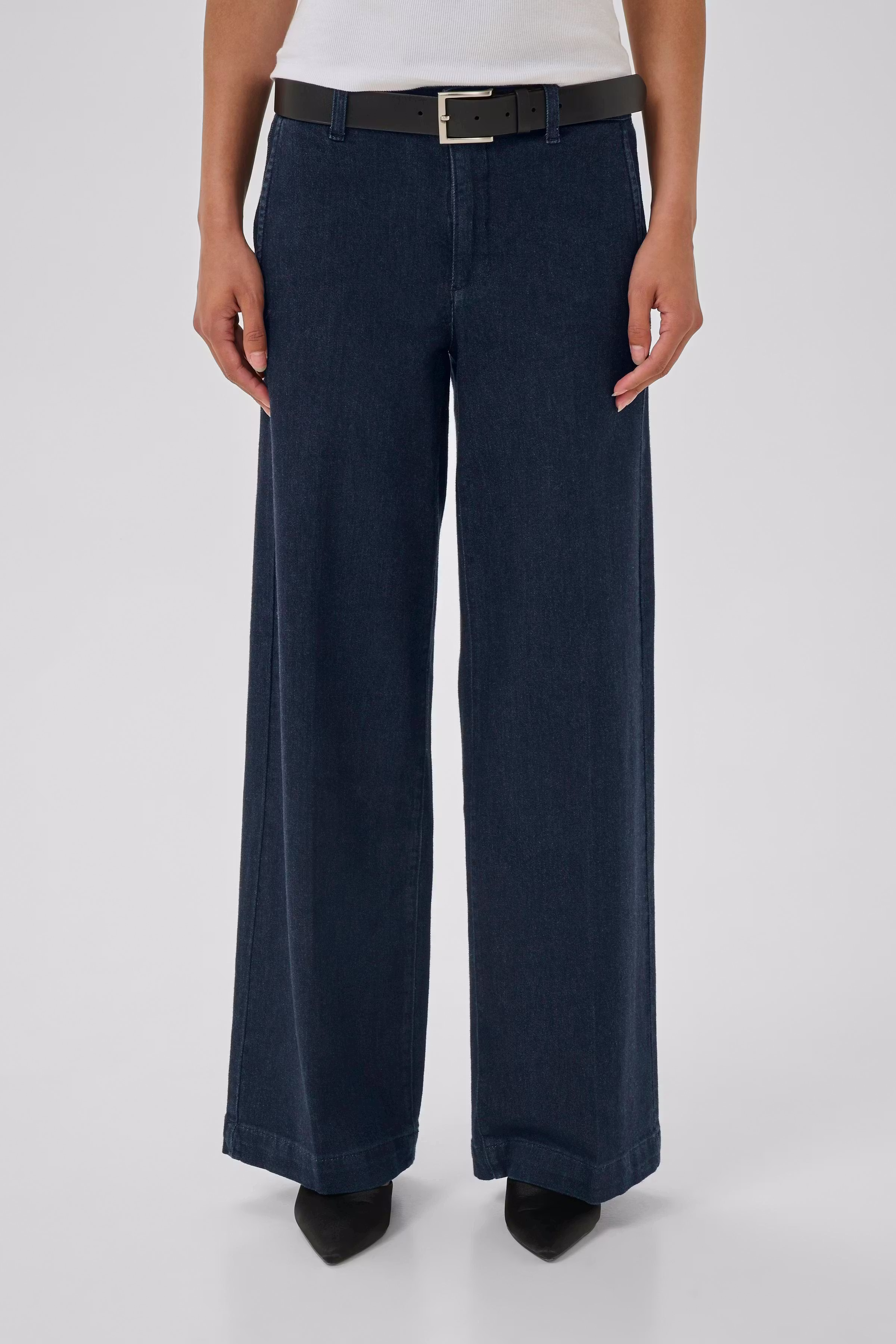 MWSoffi Mid X-Wide LOOKBOOK FRONT 10705238-100067