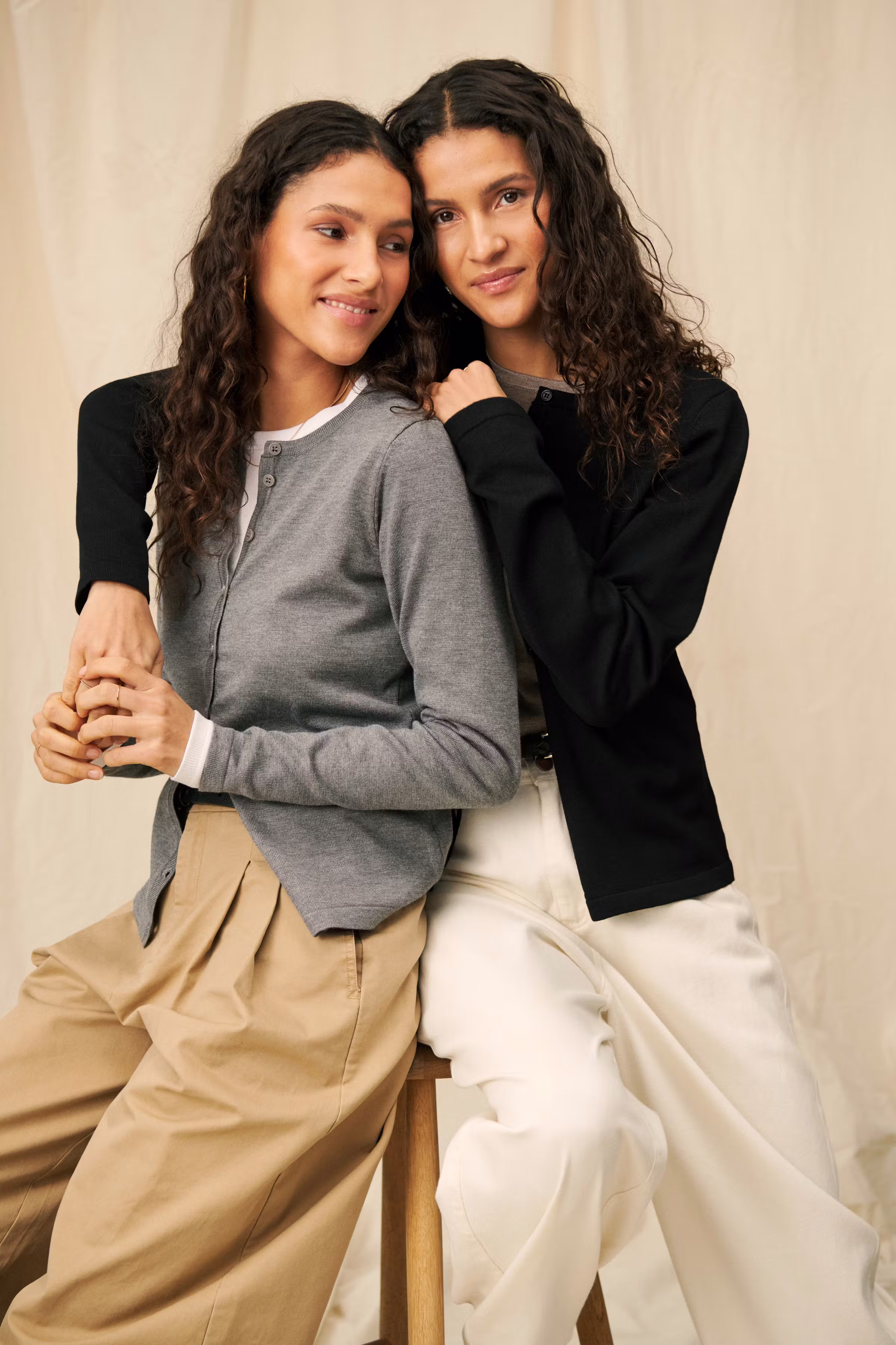 MilaSZ R-Neck Cardigan LOCATION NONE 30500005-1739141