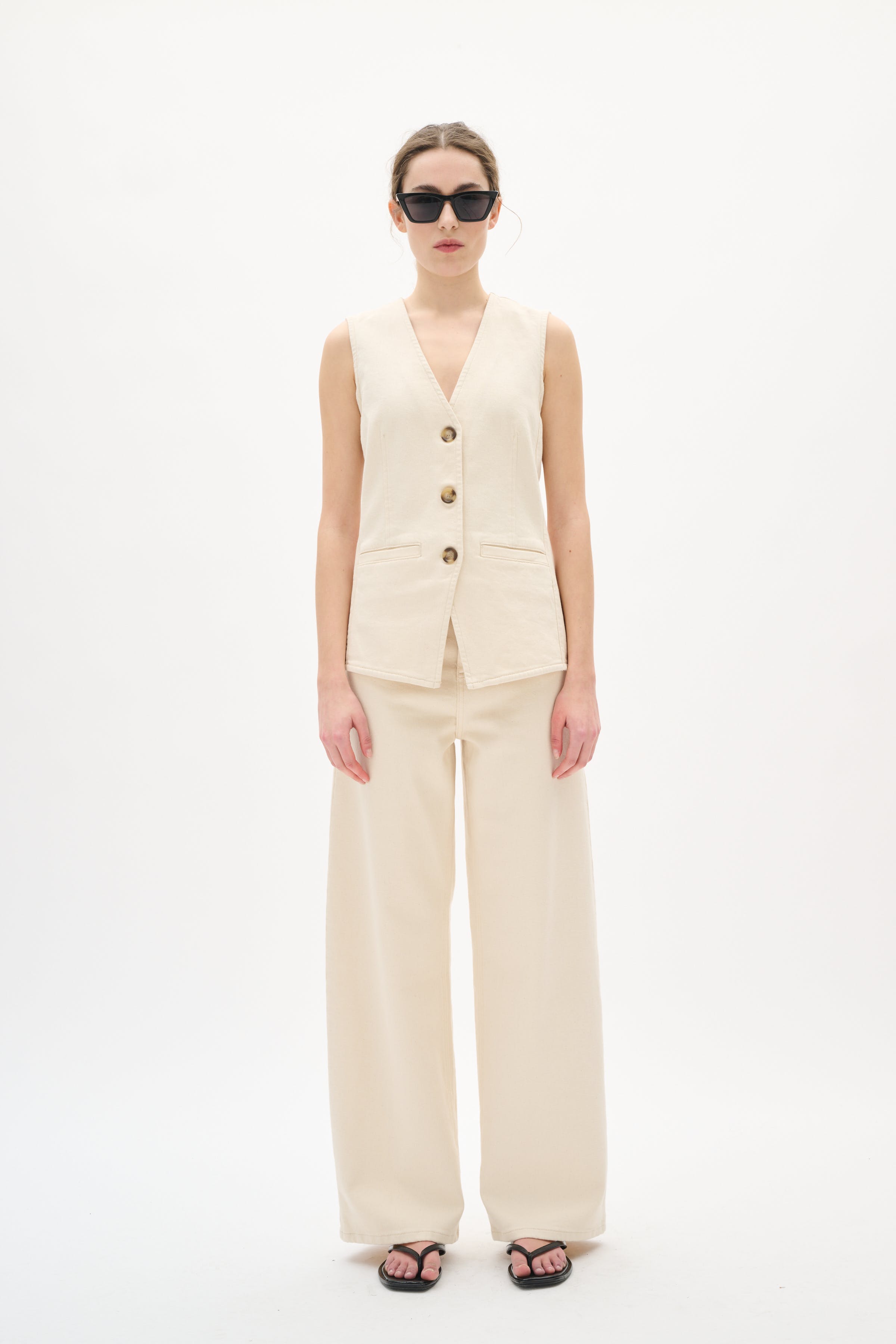 BaccaIW Denim Waistcoat LOOKBOOK FRONT 30110529-300597