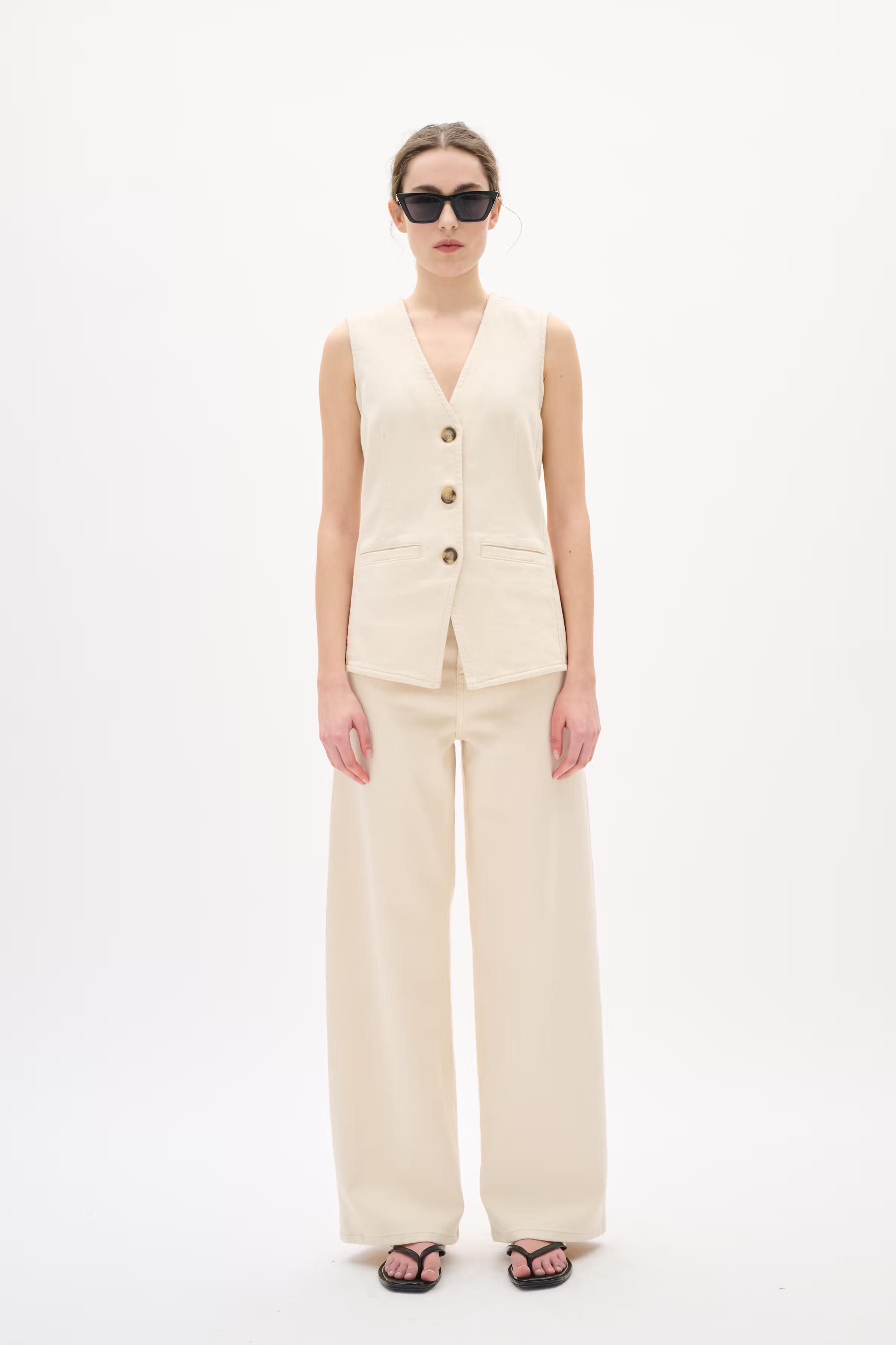 BaccaIW Denim Waistcoat LOOKBOOK FRONT 30110529-300597