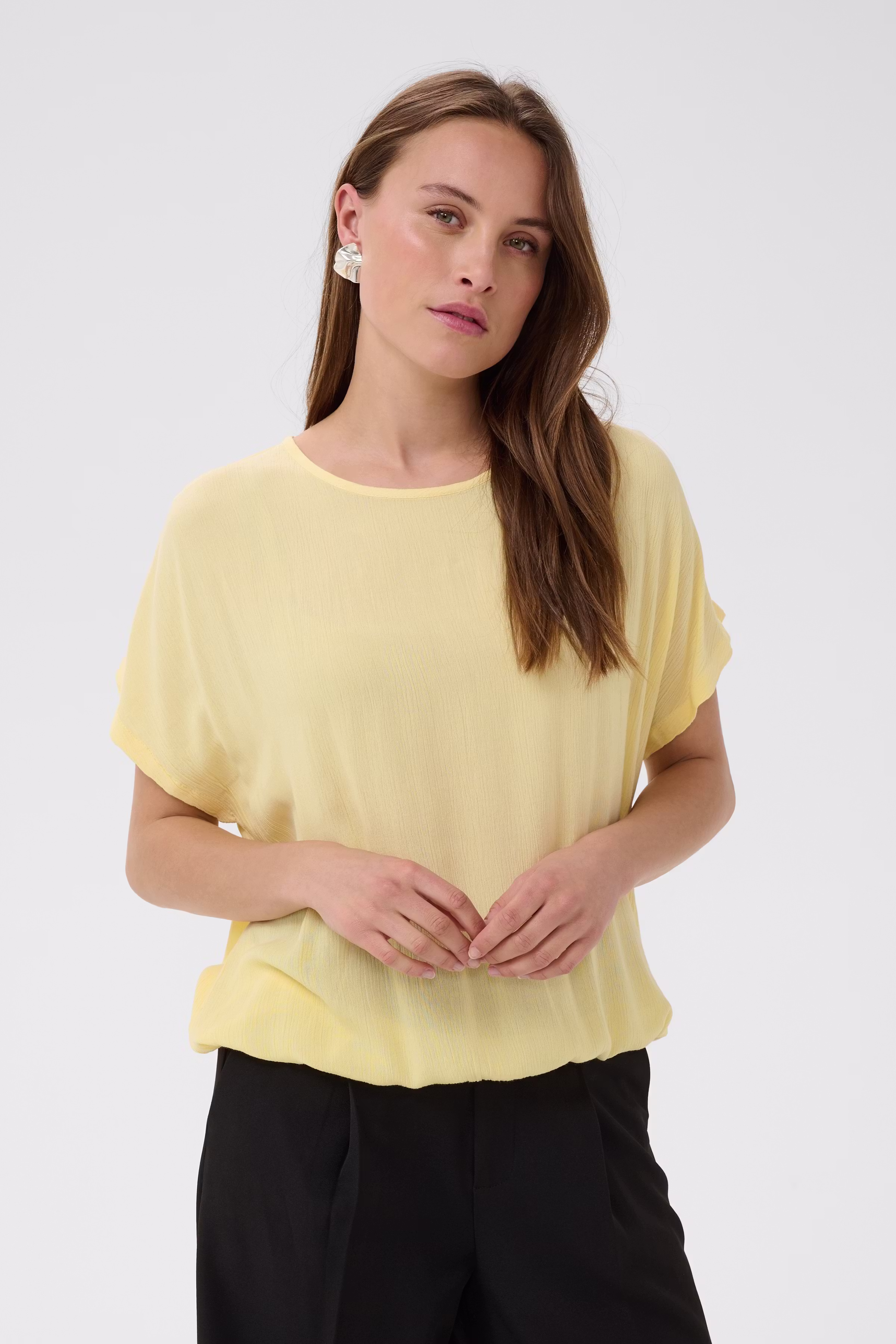 Amber Blouse LOOKBOOK FRONT 10500781-130822