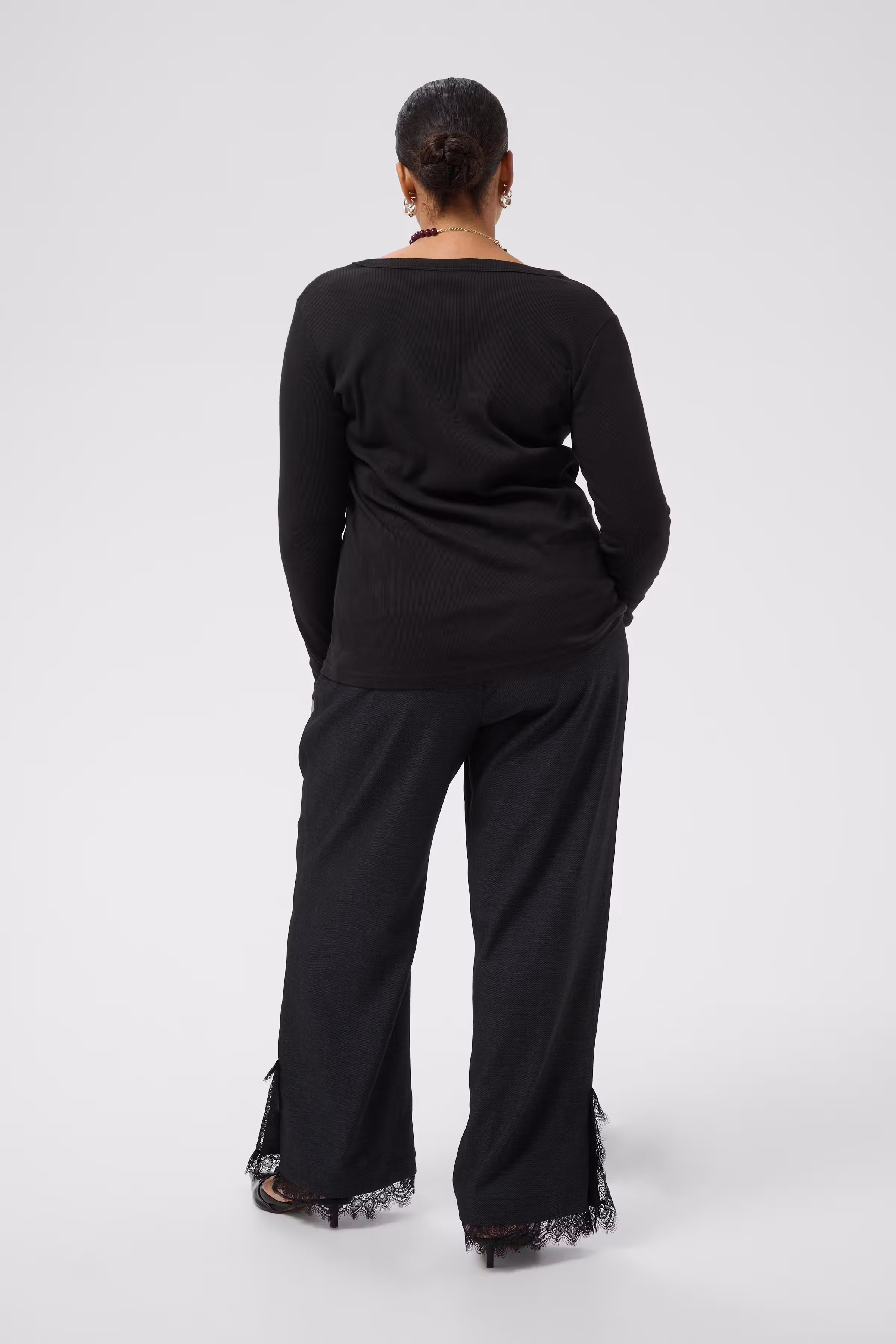 KCcarina T-shirt LOOKBOOK BACK 10584385-100121