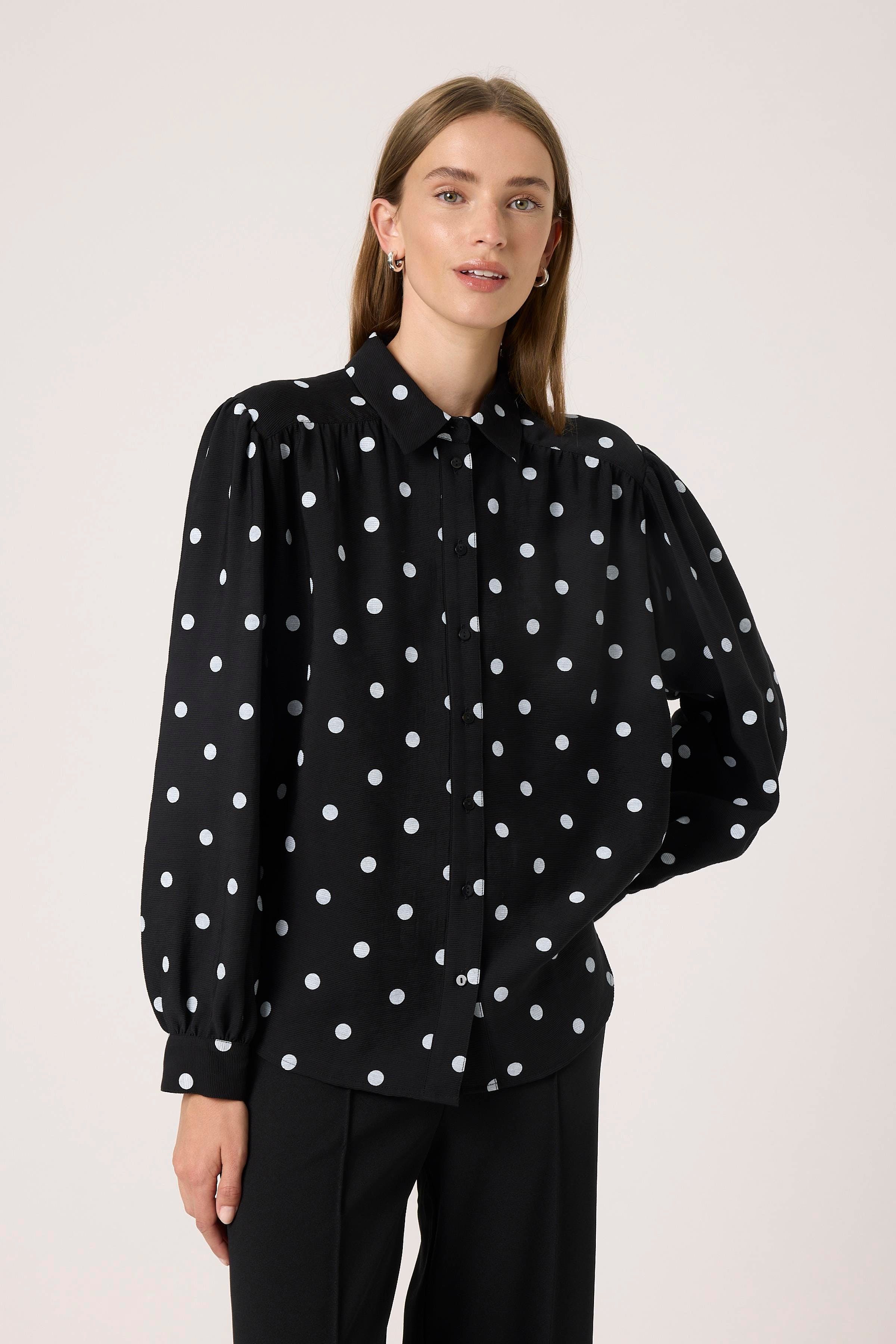 SLIdola Shirt with polka dots LOOKBOOK FRONT 30408750-304365