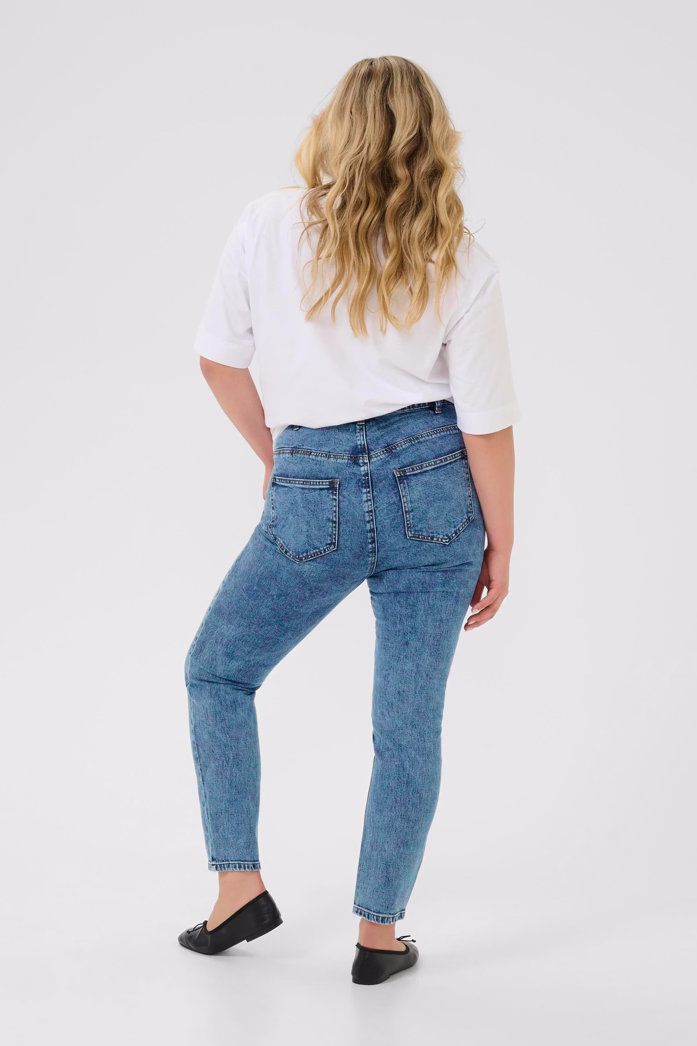 KCelona Jeans LOOKBOOK BACK 10583401-107716