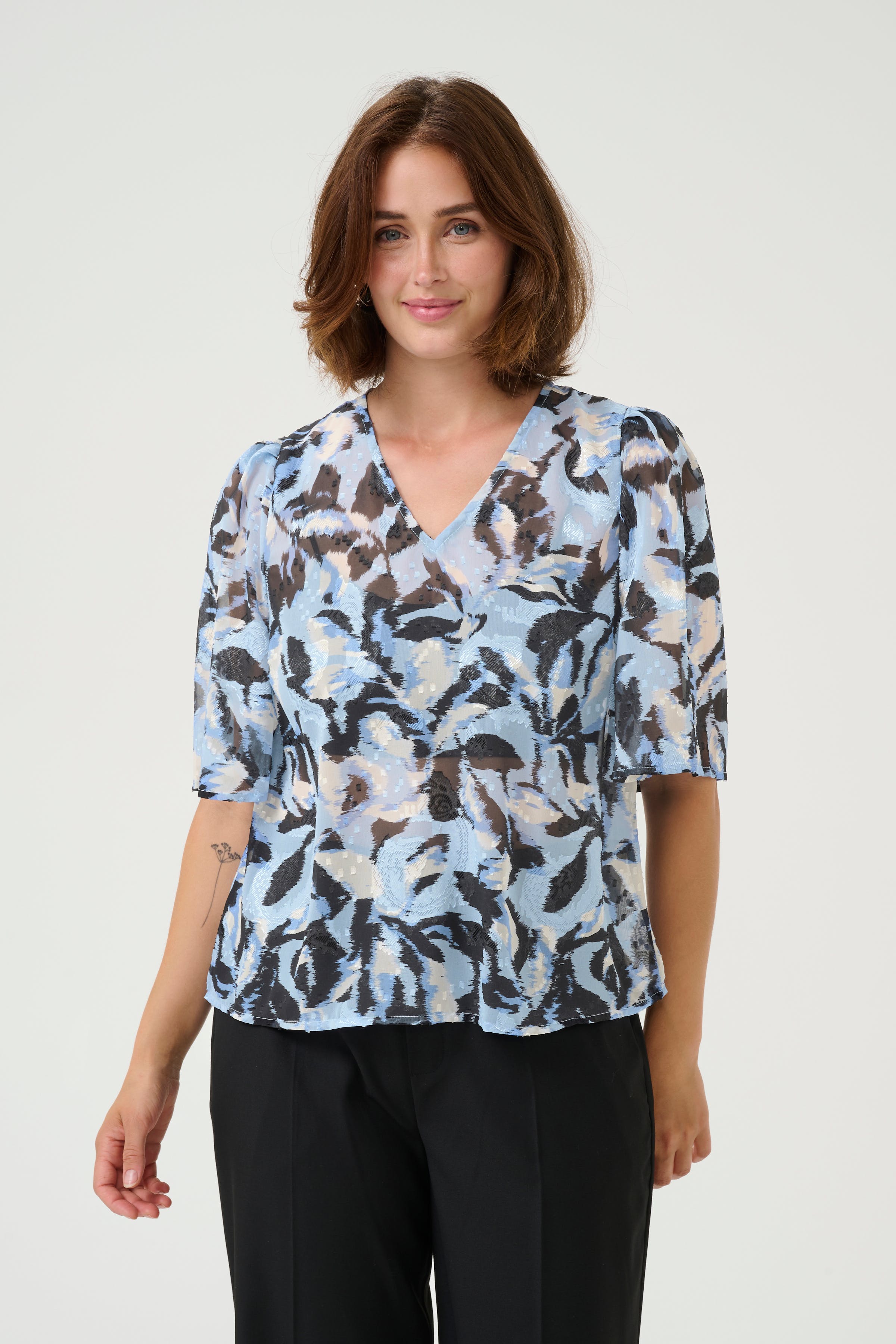 KAelina Shirt LOOKBOOK FRONT 10509591-107289