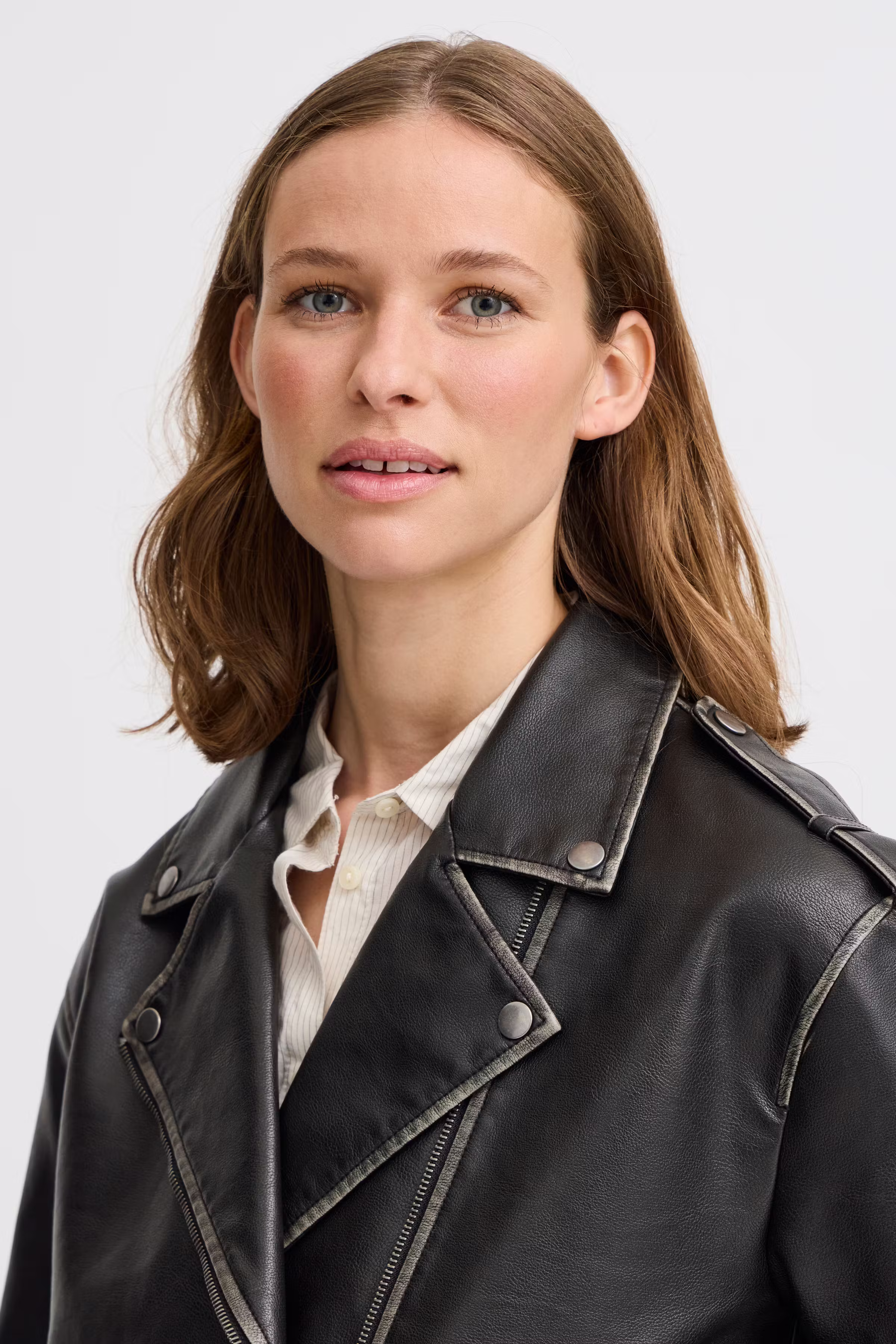 BYCASHA Ytterplagg LOOKBOOK DETAIL 20815128-203363